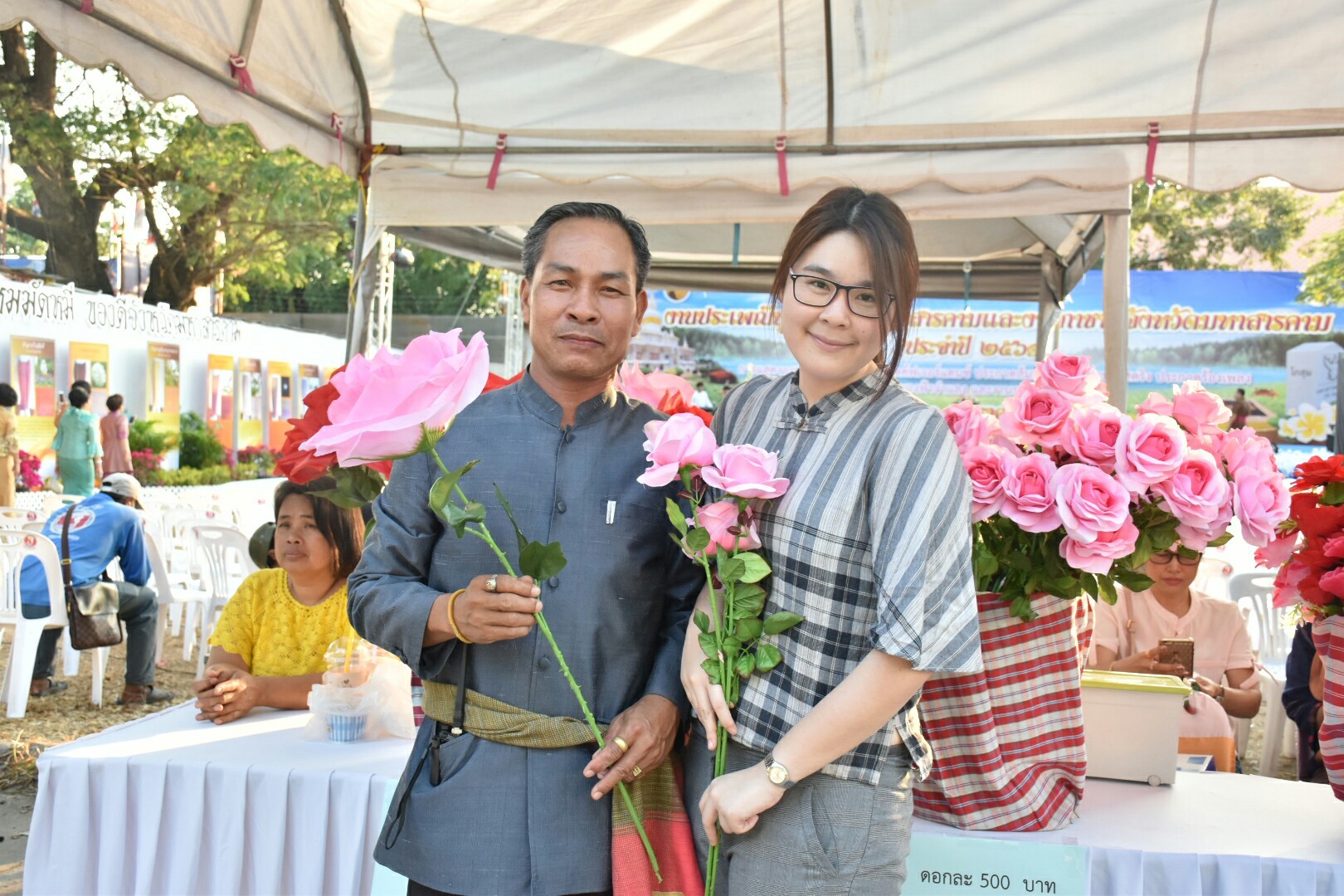 20 มกราคม 2561 “ราตรีเส้นสายลายผ้า” ในงานประเพณีบุญเบิกฟ้าและงานกาชาดจังหวัดมหาสารคาม ประจำปี 2561