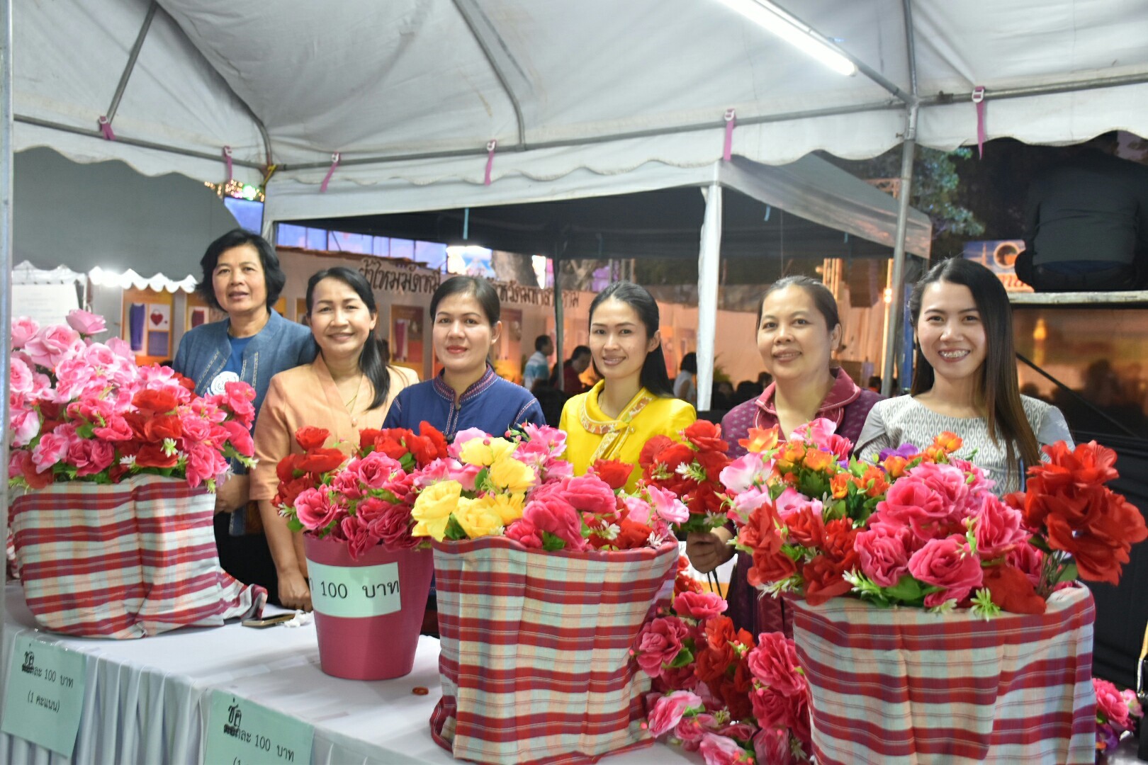 20 มกราคม 2561 “ราตรีเส้นสายลายผ้า” ในงานประเพณีบุญเบิกฟ้าและงานกาชาดจังหวัดมหาสารคาม ประจำปี 2561