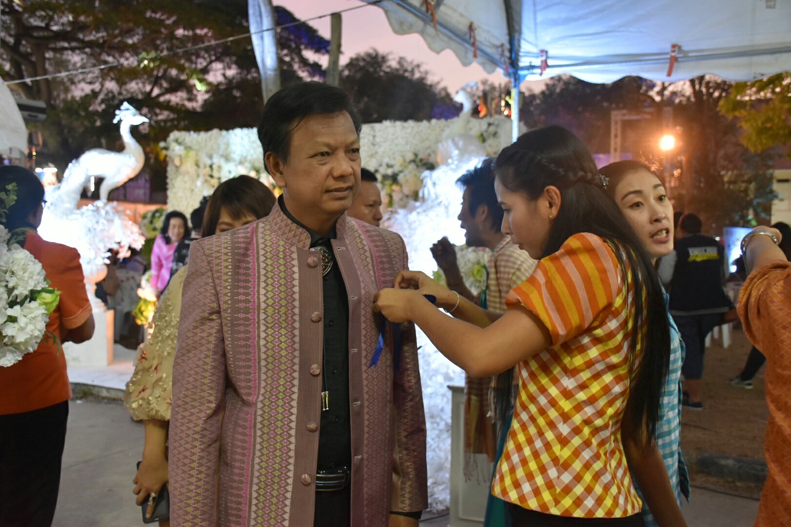 20 มกราคม 2561 “ราตรีเส้นสายลายผ้า” ในงานประเพณีบุญเบิกฟ้าและงานกาชาดจังหวัดมหาสารคาม ประจำปี 2561