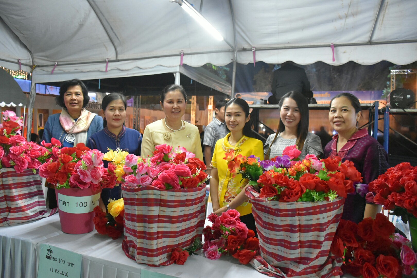 20 มกราคม 2561 “ราตรีเส้นสายลายผ้า” ในงานประเพณีบุญเบิกฟ้าและงานกาชาดจังหวัดมหาสารคาม ประจำปี 2561