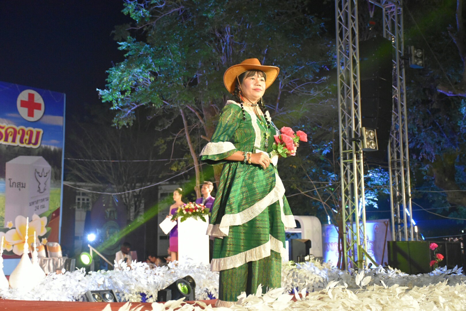 20 มกราคม 2561 “ราตรีเส้นสายลายผ้า” ในงานประเพณีบุญเบิกฟ้าและงานกาชาดจังหวัดมหาสารคาม ประจำปี 2561
