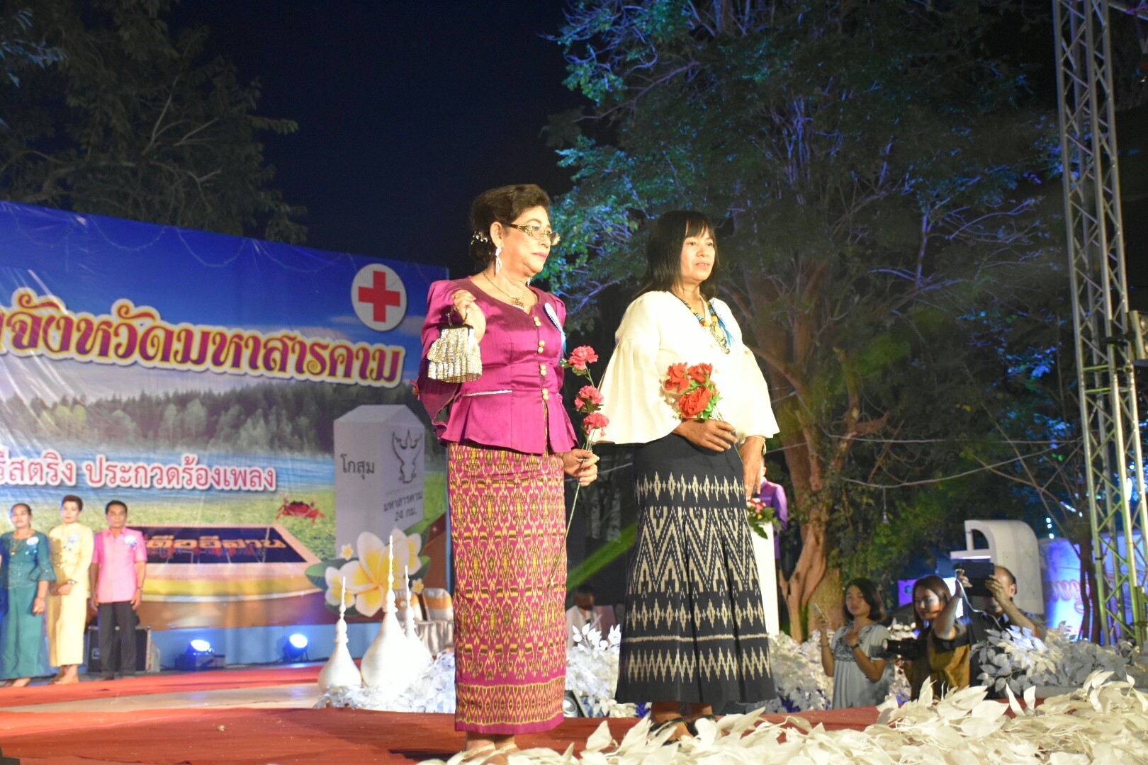 20 มกราคม 2561 “ราตรีเส้นสายลายผ้า” ในงานประเพณีบุญเบิกฟ้าและงานกาชาดจังหวัดมหาสารคาม ประจำปี 2561
