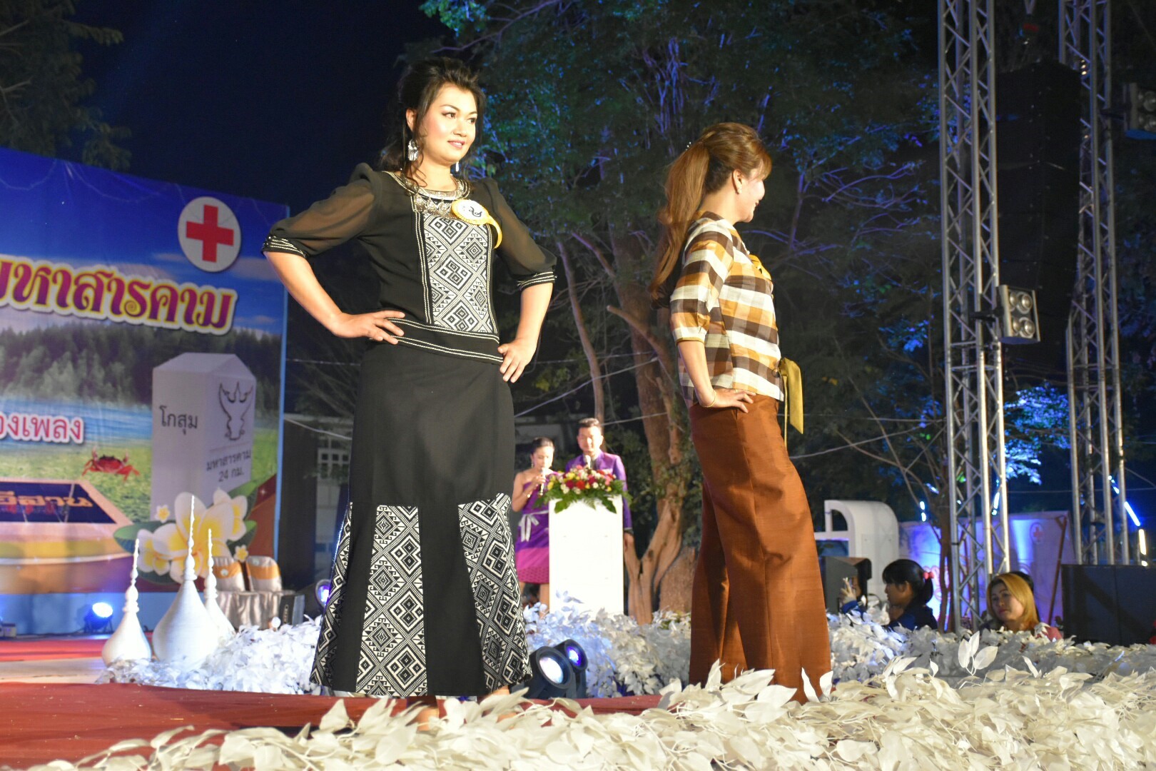 20 มกราคม 2561 “ราตรีเส้นสายลายผ้า” ในงานประเพณีบุญเบิกฟ้าและงานกาชาดจังหวัดมหาสารคาม ประจำปี 2561