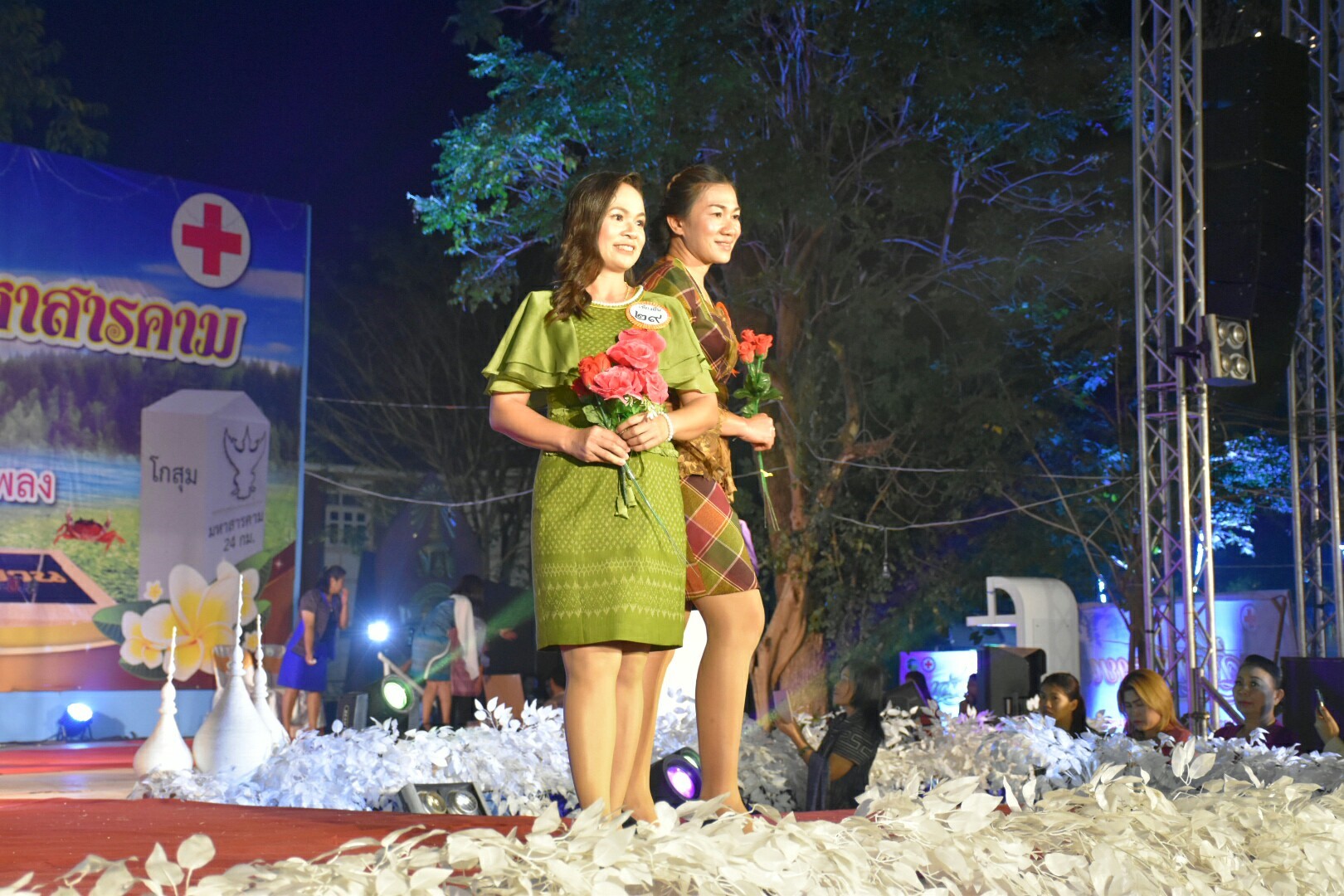 20 มกราคม 2561 “ราตรีเส้นสายลายผ้า” ในงานประเพณีบุญเบิกฟ้าและงานกาชาดจังหวัดมหาสารคาม ประจำปี 2561