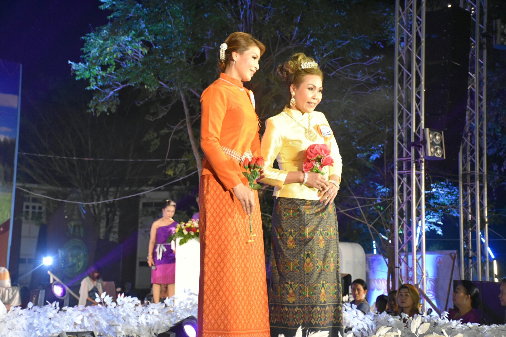 20 มกราคม 2561 “ราตรีเส้นสายลายผ้า” ในงานประเพณีบุญเบิกฟ้าและงานกาชาดจังหวัดมหาสารคาม ประจำปี 2561