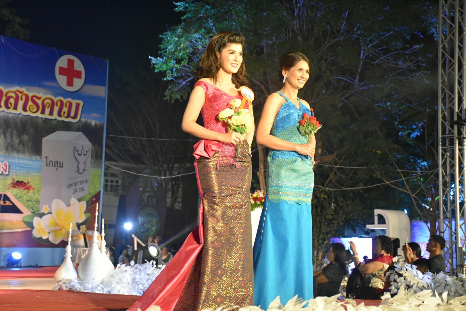 20 มกราคม 2561 “ราตรีเส้นสายลายผ้า” ในงานประเพณีบุญเบิกฟ้าและงานกาชาดจังหวัดมหาสารคาม ประจำปี 2561