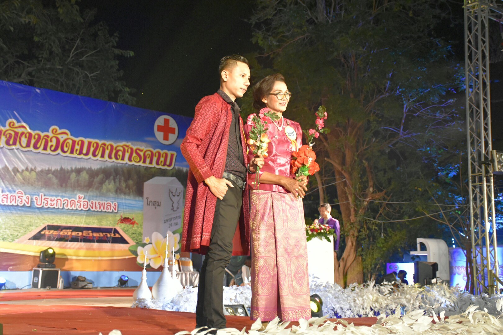 20 มกราคม 2561 “ราตรีเส้นสายลายผ้า” ในงานประเพณีบุญเบิกฟ้าและงานกาชาดจังหวัดมหาสารคาม ประจำปี 2561