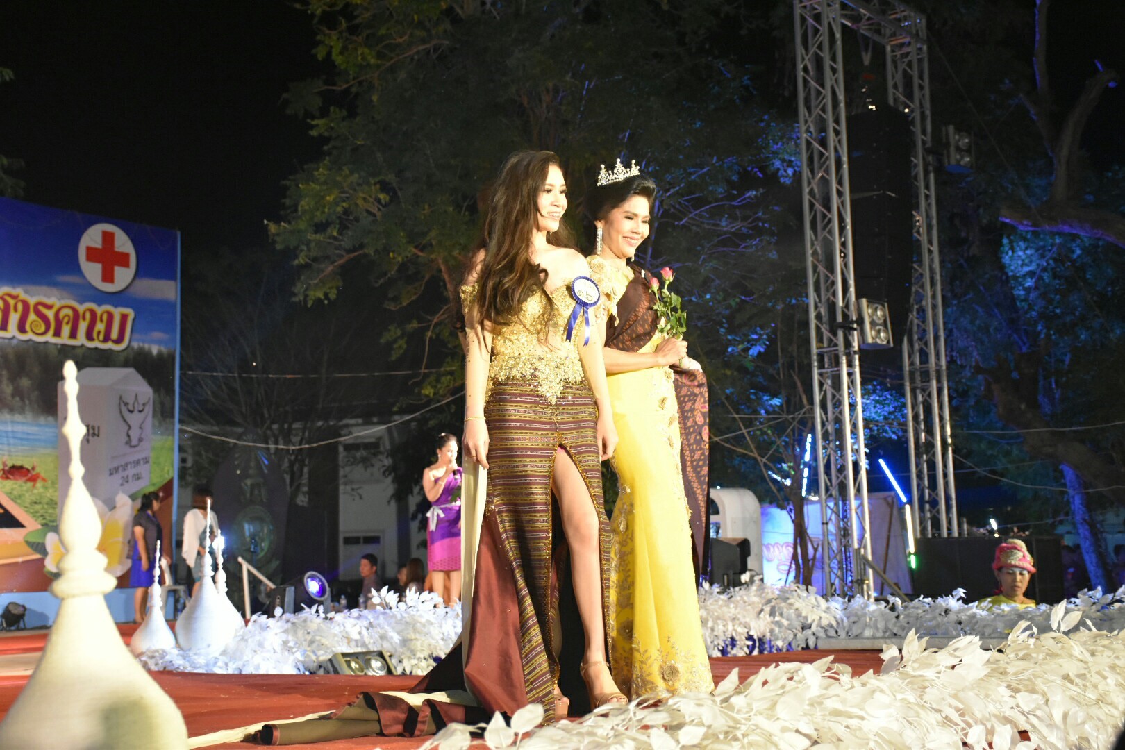 20 มกราคม 2561 “ราตรีเส้นสายลายผ้า” ในงานประเพณีบุญเบิกฟ้าและงานกาชาดจังหวัดมหาสารคาม ประจำปี 2561