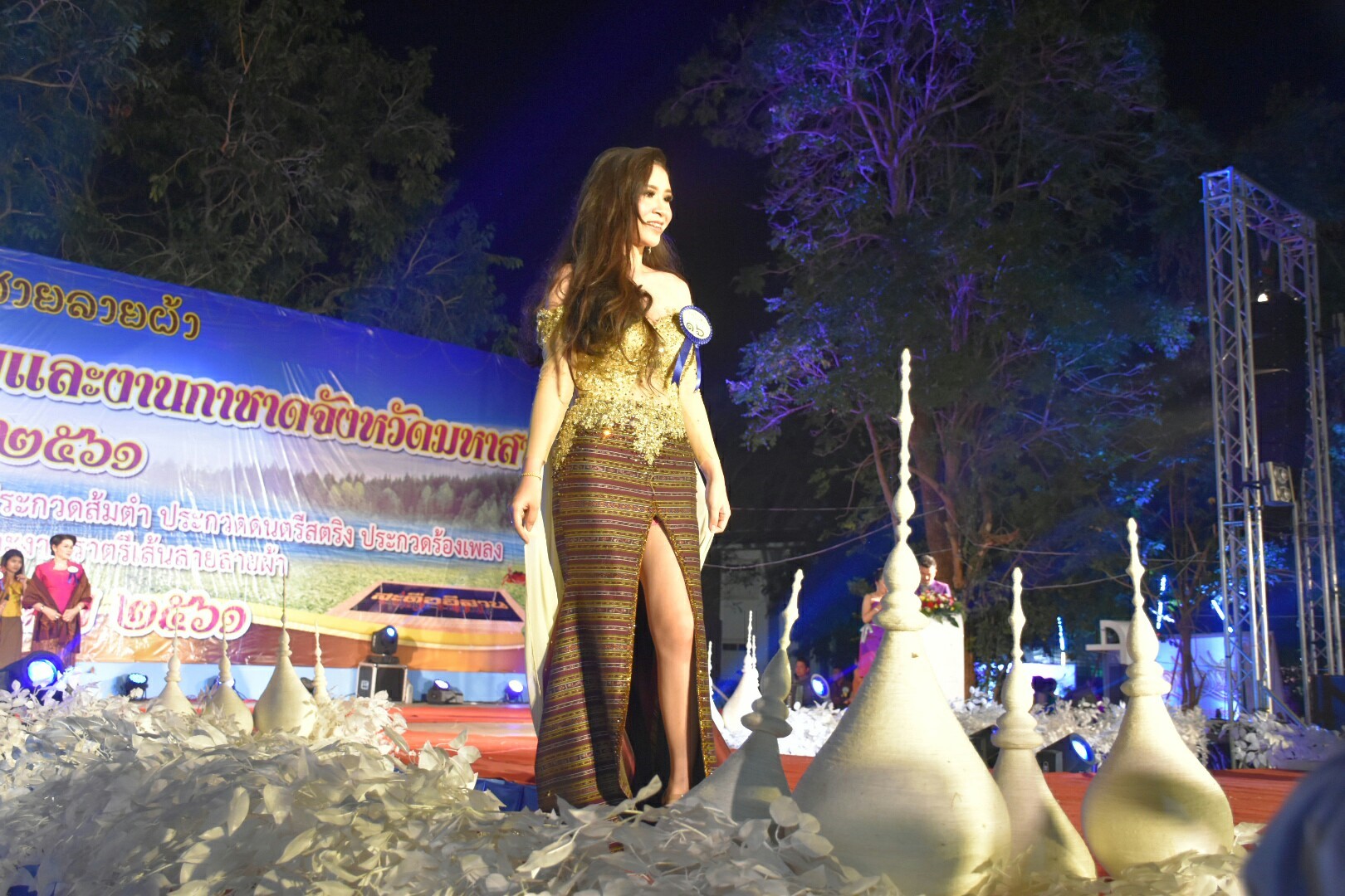 20 มกราคม 2561 “ราตรีเส้นสายลายผ้า” ในงานประเพณีบุญเบิกฟ้าและงานกาชาดจังหวัดมหาสารคาม ประจำปี 2561