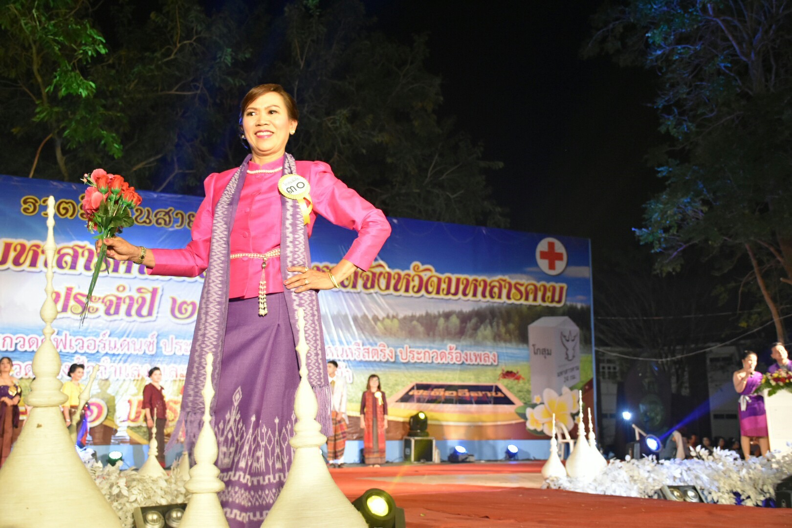 20 มกราคม 2561 “ราตรีเส้นสายลายผ้า” ในงานประเพณีบุญเบิกฟ้าและงานกาชาดจังหวัดมหาสารคาม ประจำปี 2561