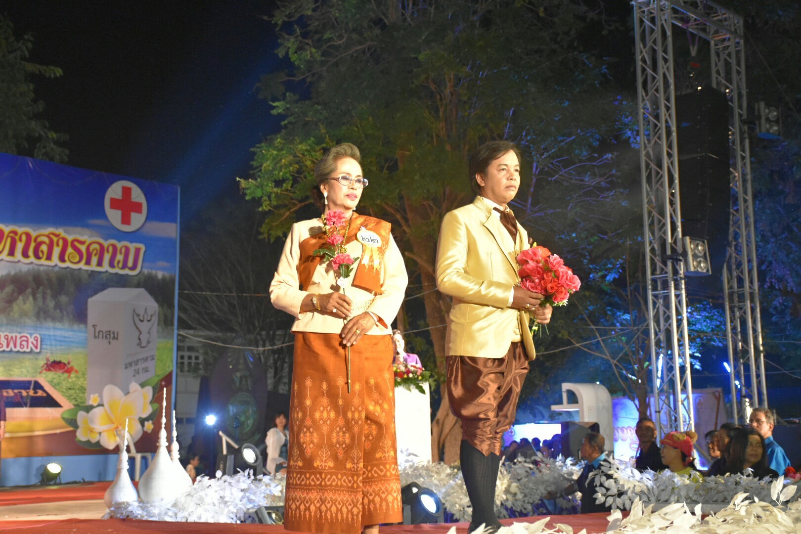 20 มกราคม 2561 “ราตรีเส้นสายลายผ้า” ในงานประเพณีบุญเบิกฟ้าและงานกาชาดจังหวัดมหาสารคาม ประจำปี 2561