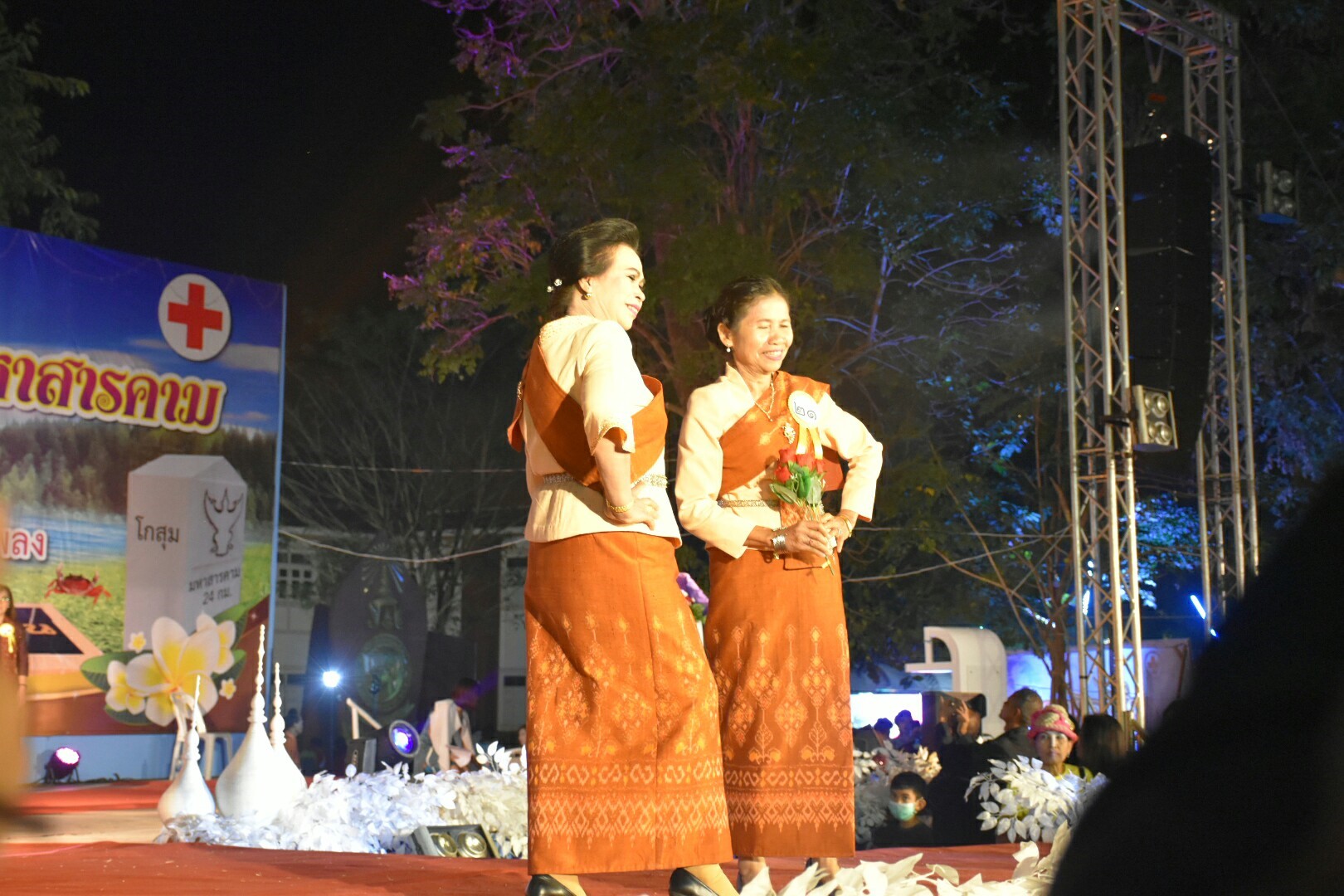 20 มกราคม 2561 “ราตรีเส้นสายลายผ้า” ในงานประเพณีบุญเบิกฟ้าและงานกาชาดจังหวัดมหาสารคาม ประจำปี 2561