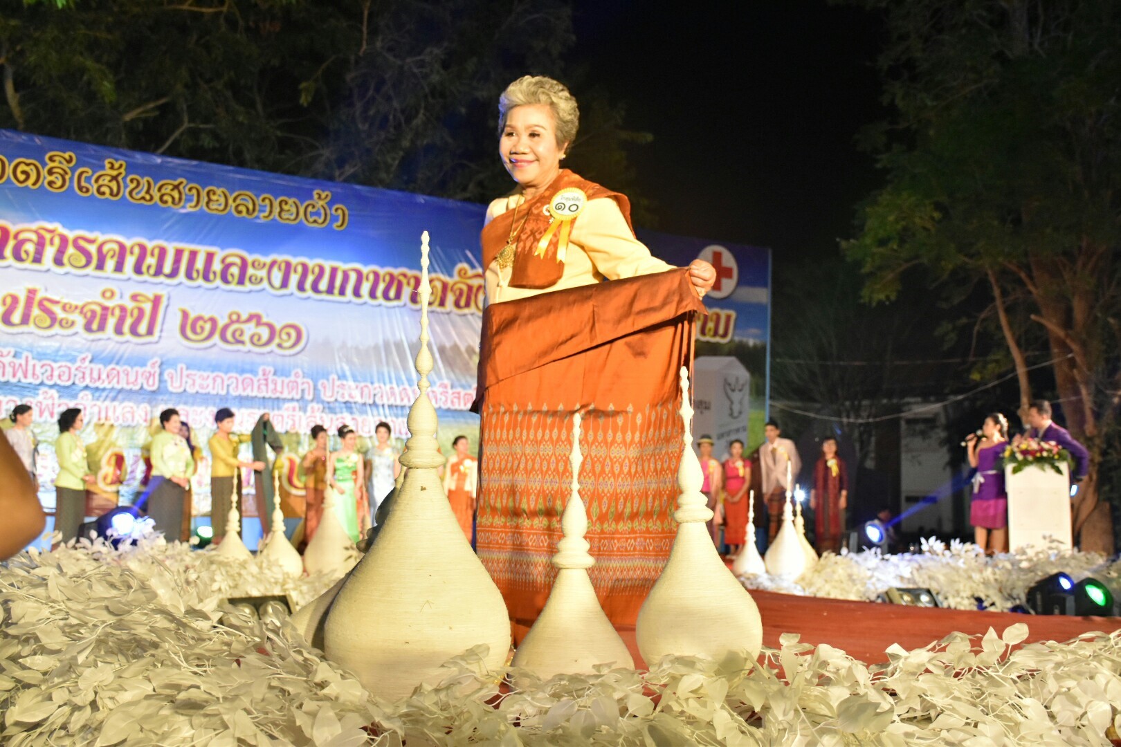 20 มกราคม 2561 “ราตรีเส้นสายลายผ้า” ในงานประเพณีบุญเบิกฟ้าและงานกาชาดจังหวัดมหาสารคาม ประจำปี 2561