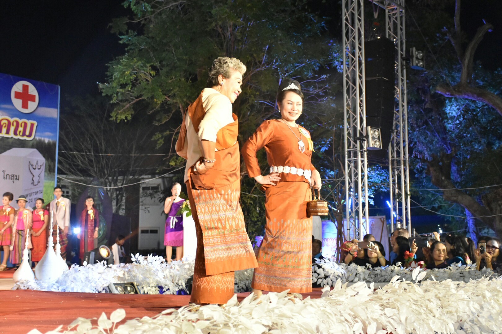 20 มกราคม 2561 “ราตรีเส้นสายลายผ้า” ในงานประเพณีบุญเบิกฟ้าและงานกาชาดจังหวัดมหาสารคาม ประจำปี 2561
