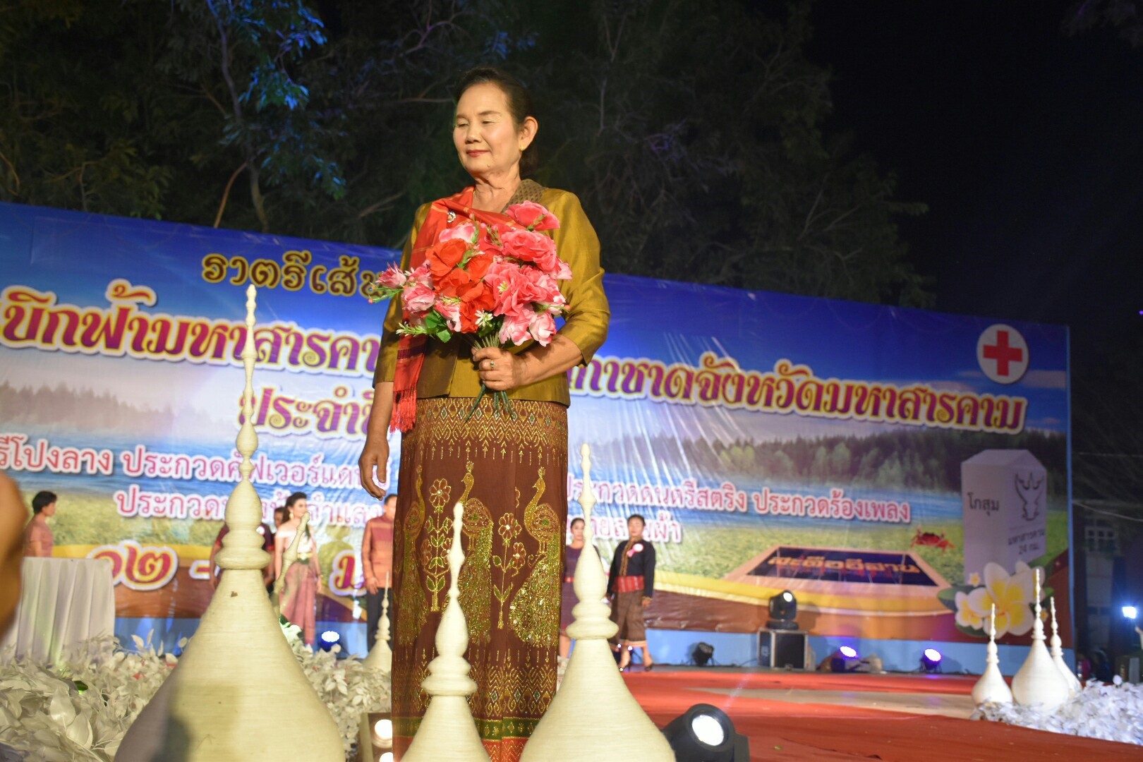 20 มกราคม 2561 “ราตรีเส้นสายลายผ้า” ในงานประเพณีบุญเบิกฟ้าและงานกาชาดจังหวัดมหาสารคาม ประจำปี 2561
