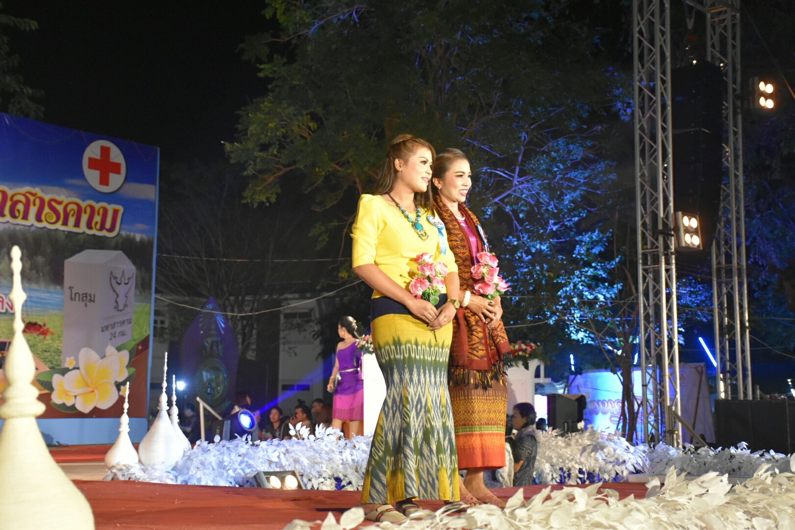 20 มกราคม 2561 “ราตรีเส้นสายลายผ้า” ในงานประเพณีบุญเบิกฟ้าและงานกาชาดจังหวัดมหาสารคาม ประจำปี 2561