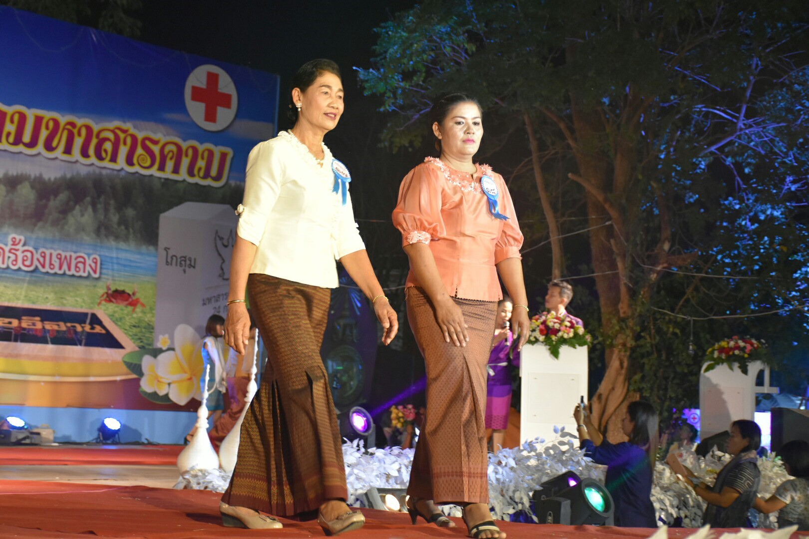 20 มกราคม 2561 “ราตรีเส้นสายลายผ้า” ในงานประเพณีบุญเบิกฟ้าและงานกาชาดจังหวัดมหาสารคาม ประจำปี 2561