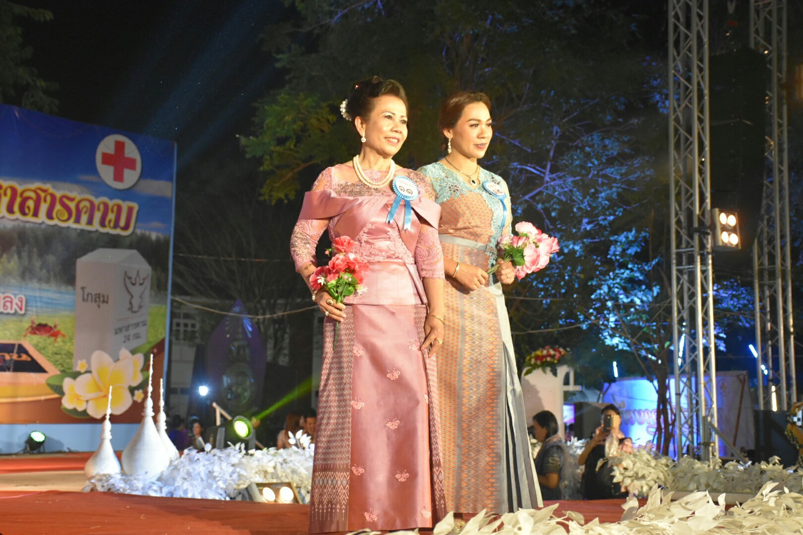 20 มกราคม 2561 “ราตรีเส้นสายลายผ้า” ในงานประเพณีบุญเบิกฟ้าและงานกาชาดจังหวัดมหาสารคาม ประจำปี 2561