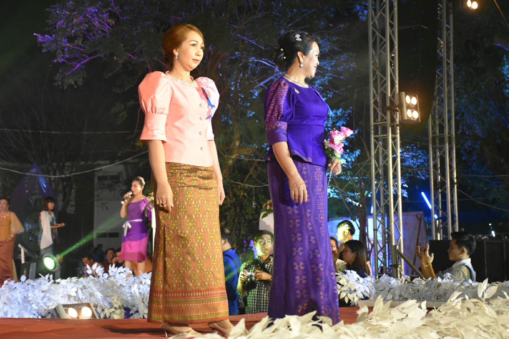 20 มกราคม 2561 “ราตรีเส้นสายลายผ้า” ในงานประเพณีบุญเบิกฟ้าและงานกาชาดจังหวัดมหาสารคาม ประจำปี 2561