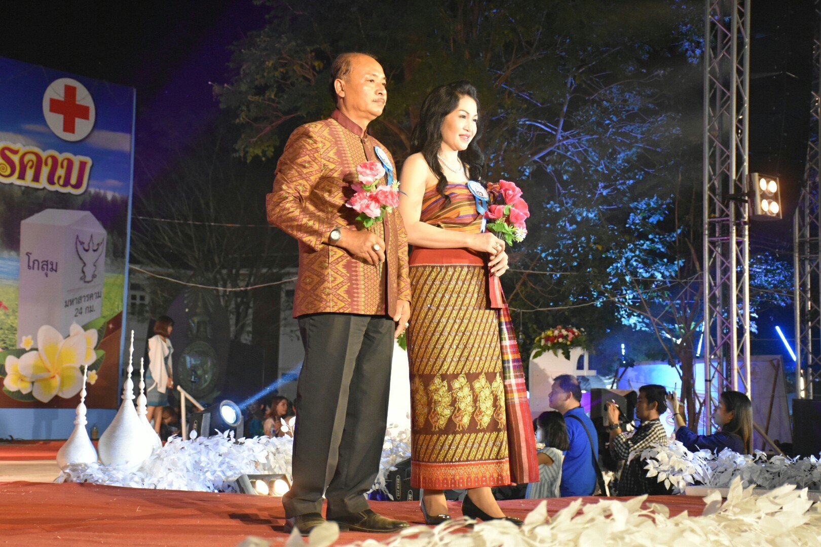 20 มกราคม 2561 “ราตรีเส้นสายลายผ้า” ในงานประเพณีบุญเบิกฟ้าและงานกาชาดจังหวัดมหาสารคาม ประจำปี 2561