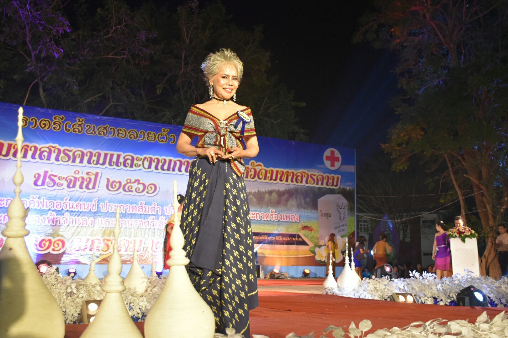 20 มกราคม 2561 “ราตรีเส้นสายลายผ้า” ในงานประเพณีบุญเบิกฟ้าและงานกาชาดจังหวัดมหาสารคาม ประจำปี 2561