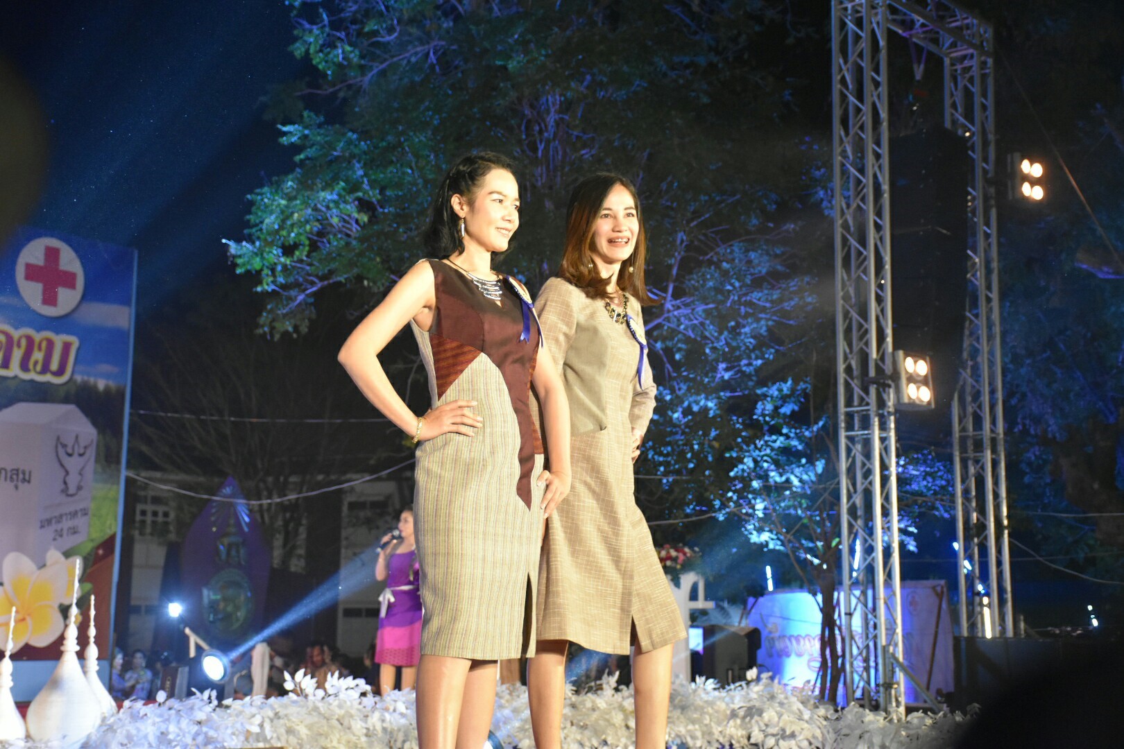 20 มกราคม 2561 “ราตรีเส้นสายลายผ้า” ในงานประเพณีบุญเบิกฟ้าและงานกาชาดจังหวัดมหาสารคาม ประจำปี 2561