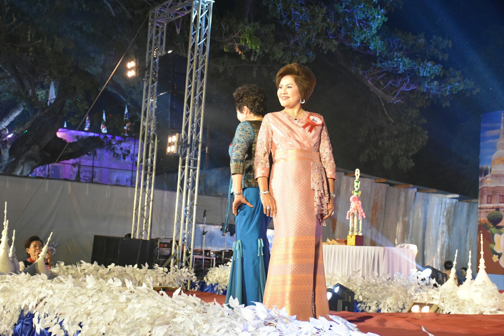 20 มกราคม 2561 “ราตรีเส้นสายลายผ้า” ในงานประเพณีบุญเบิกฟ้าและงานกาชาดจังหวัดมหาสารคาม ประจำปี 2561