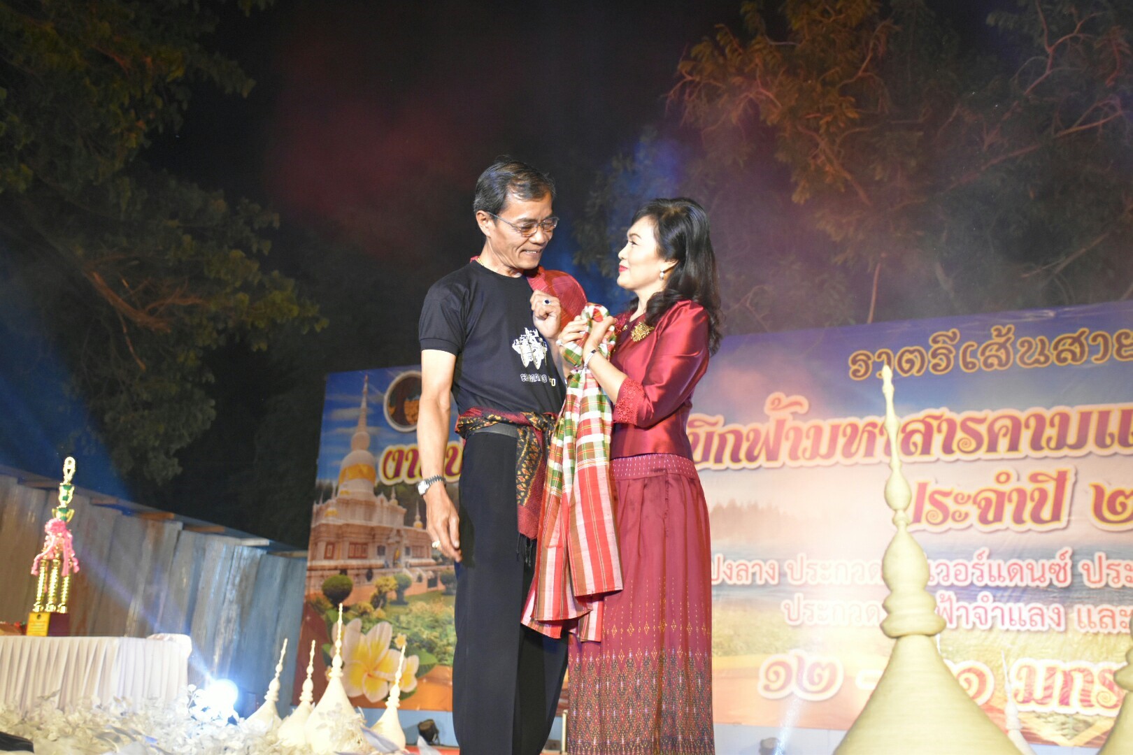 20 มกราคม 2561 “ราตรีเส้นสายลายผ้า” ในงานประเพณีบุญเบิกฟ้าและงานกาชาดจังหวัดมหาสารคาม ประจำปี 2561