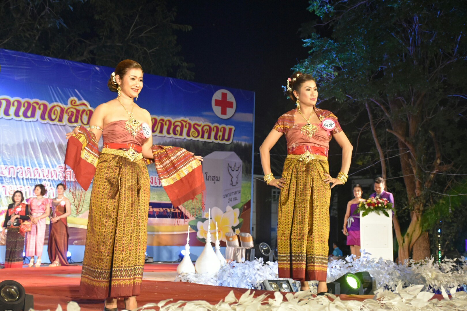 20 มกราคม 2561 “ราตรีเส้นสายลายผ้า” ในงานประเพณีบุญเบิกฟ้าและงานกาชาดจังหวัดมหาสารคาม ประจำปี 2561