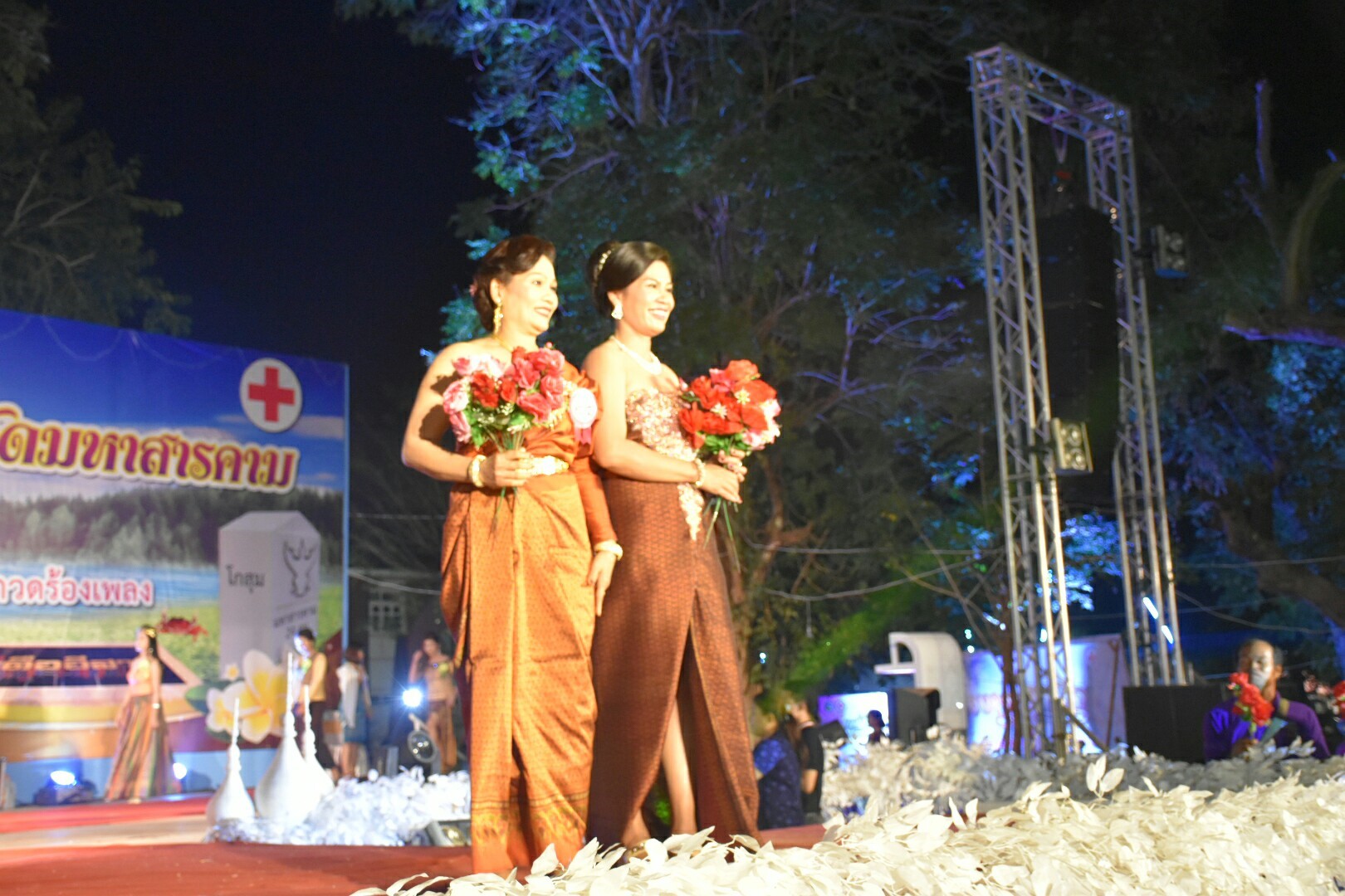 20 มกราคม 2561 “ราตรีเส้นสายลายผ้า” ในงานประเพณีบุญเบิกฟ้าและงานกาชาดจังหวัดมหาสารคาม ประจำปี 2561