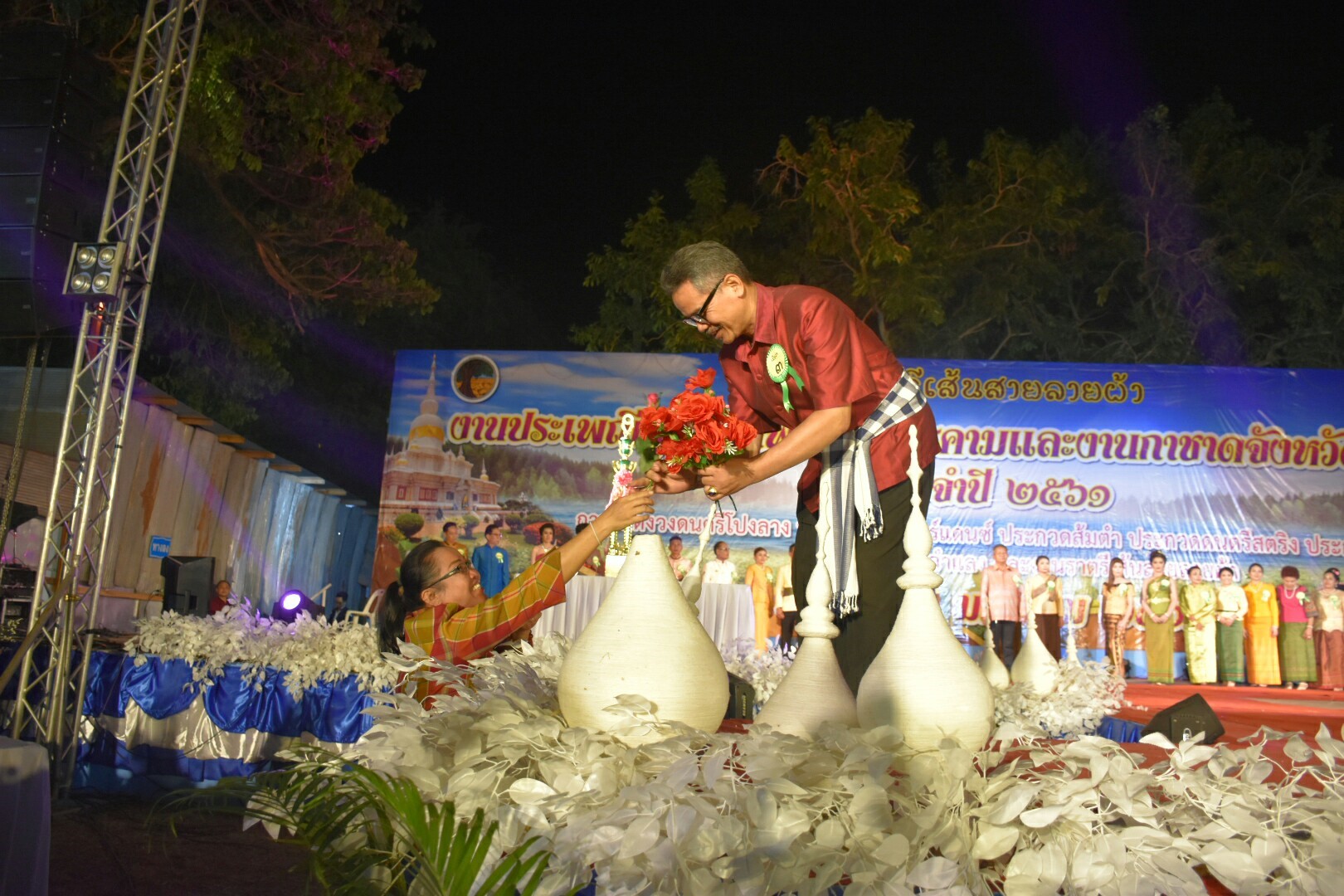 20 มกราคม 2561 “ราตรีเส้นสายลายผ้า” ในงานประเพณีบุญเบิกฟ้าและงานกาชาดจังหวัดมหาสารคาม ประจำปี 2561