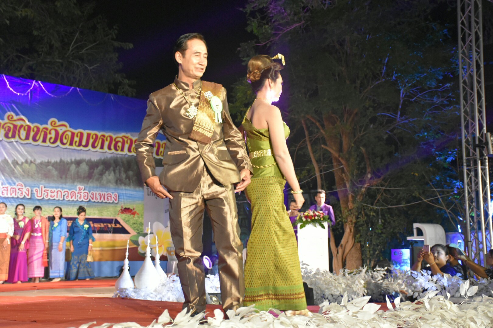 20 มกราคม 2561 “ราตรีเส้นสายลายผ้า” ในงานประเพณีบุญเบิกฟ้าและงานกาชาดจังหวัดมหาสารคาม ประจำปี 2561
