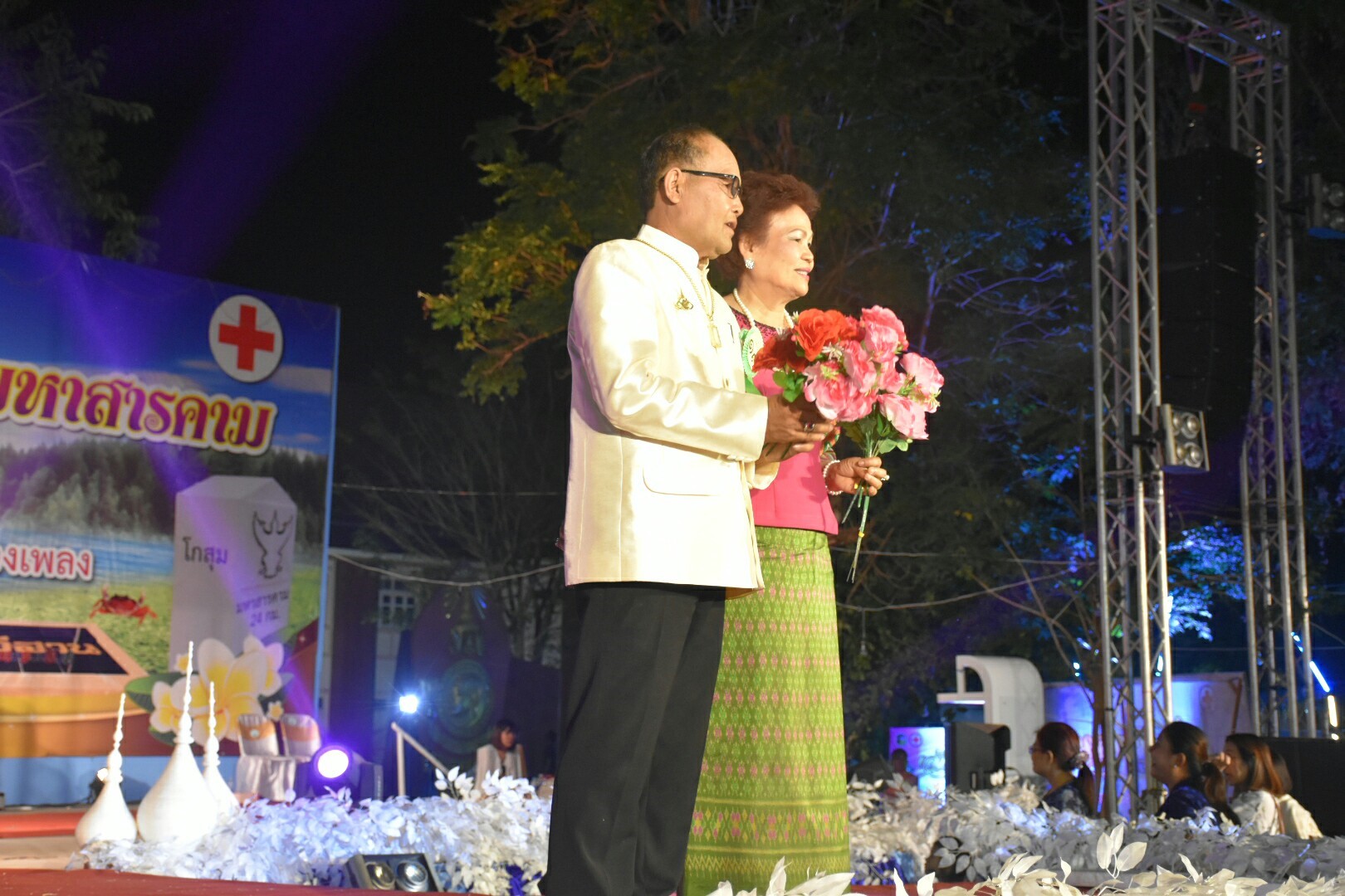20 มกราคม 2561 “ราตรีเส้นสายลายผ้า” ในงานประเพณีบุญเบิกฟ้าและงานกาชาดจังหวัดมหาสารคาม ประจำปี 2561