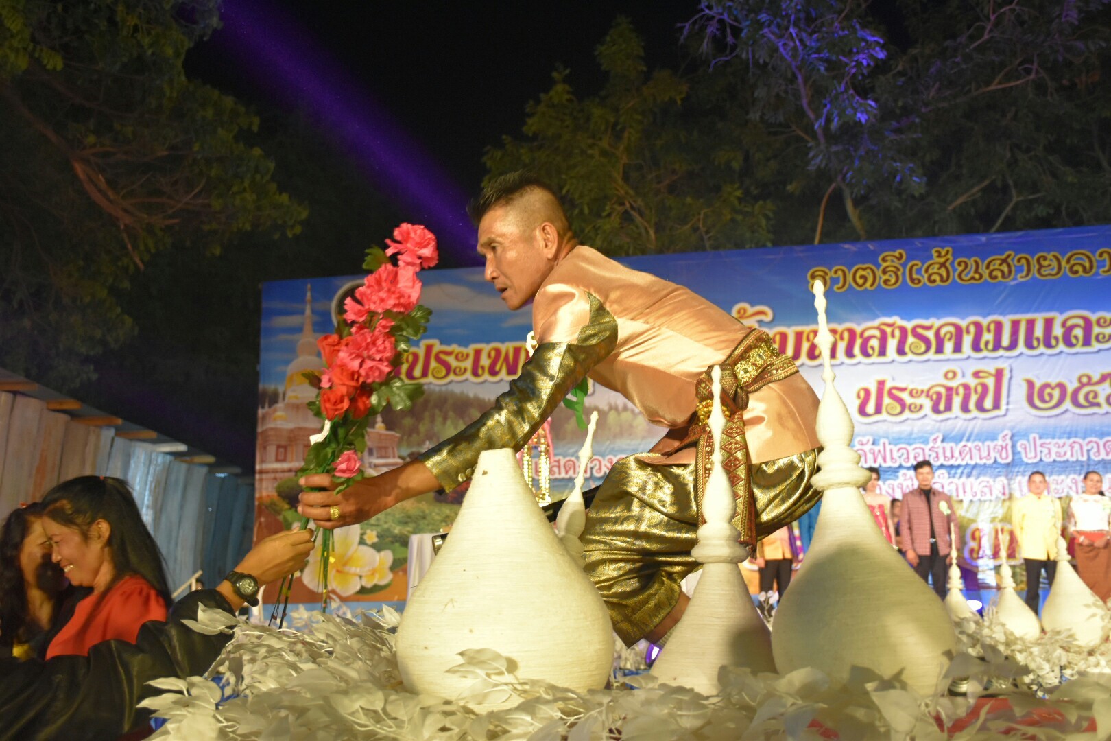 20 มกราคม 2561 “ราตรีเส้นสายลายผ้า” ในงานประเพณีบุญเบิกฟ้าและงานกาชาดจังหวัดมหาสารคาม ประจำปี 2561