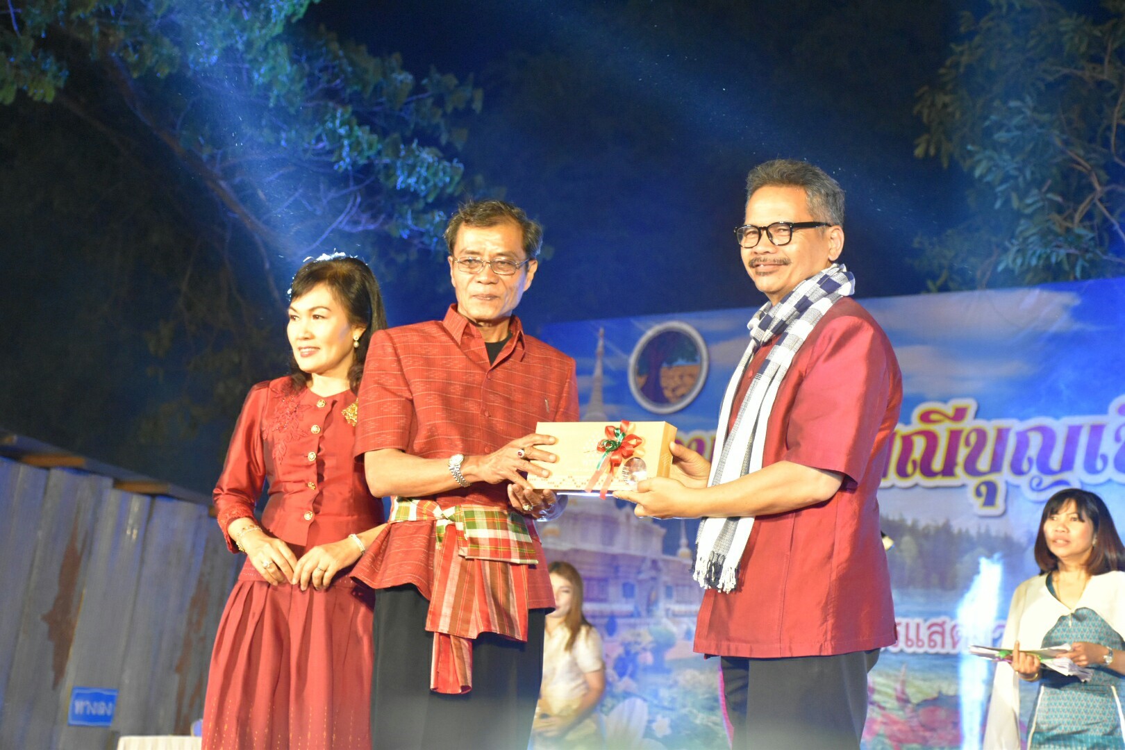 20 มกราคม 2561 “ราตรีเส้นสายลายผ้า” ในงานประเพณีบุญเบิกฟ้าและงานกาชาดจังหวัดมหาสารคาม ประจำปี 2561