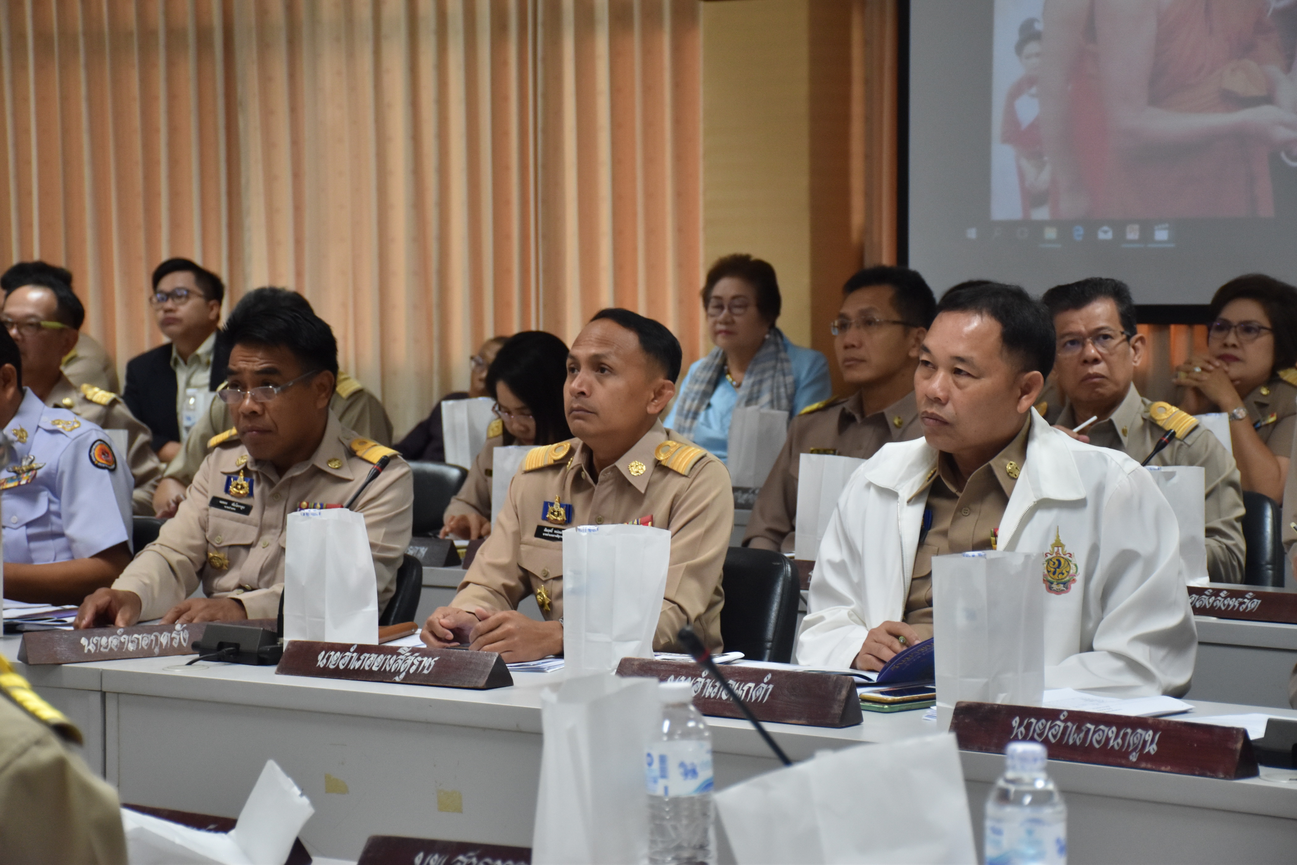 27 กุมภาพันธ์ 2561 การประชุมคณะกรมการจังหวัดมหาสารคาม หัวหน้าส่วนราชการ นายอำเภอ ประจำเดือนกุมภาพันธ์ 2561 ครั้งที่ 2/2561