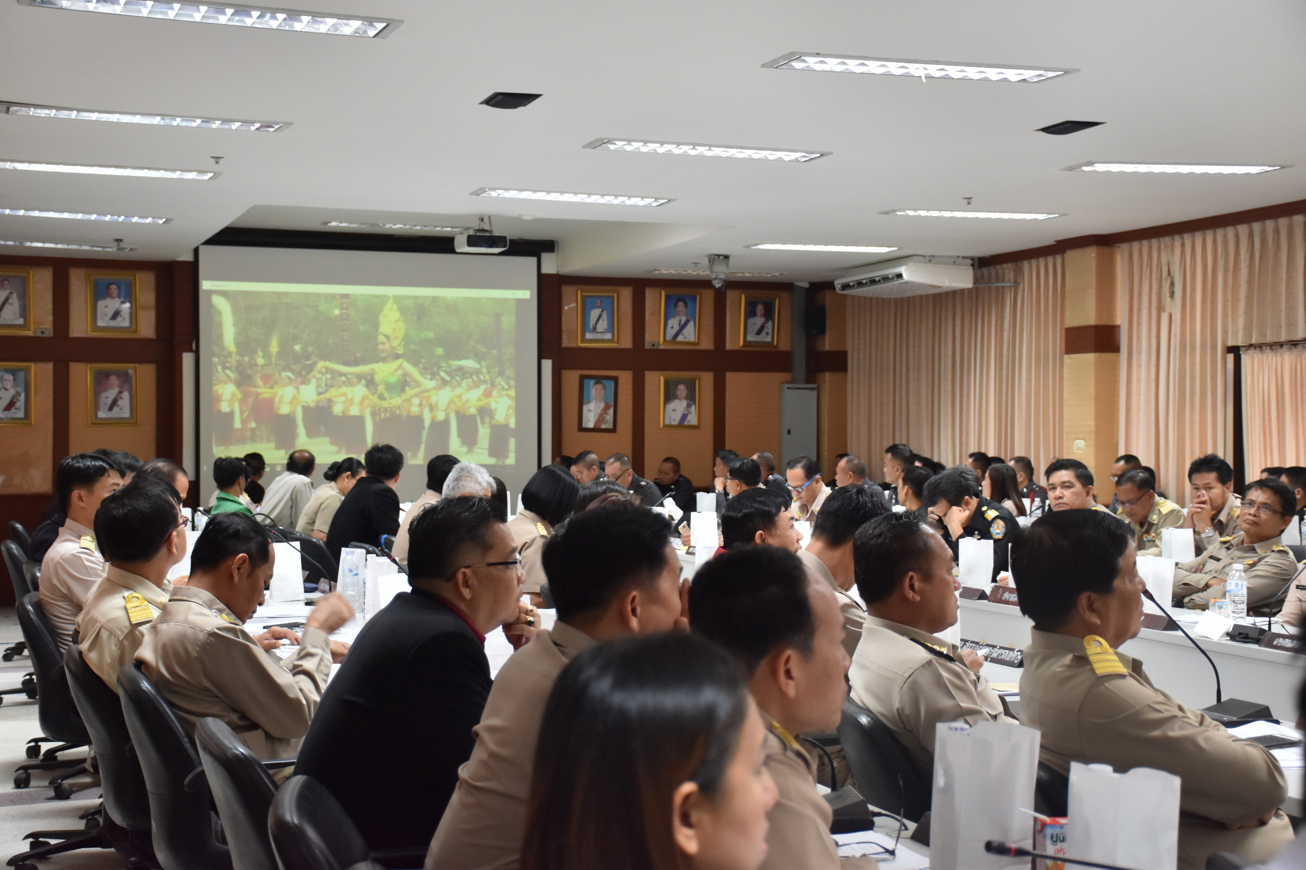 27 กุมภาพันธ์ 2561 การประชุมคณะกรมการจังหวัดมหาสารคาม หัวหน้าส่วนราชการ นายอำเภอ ประจำเดือนกุมภาพันธ์ 2561 ครั้งที่ 2/2561