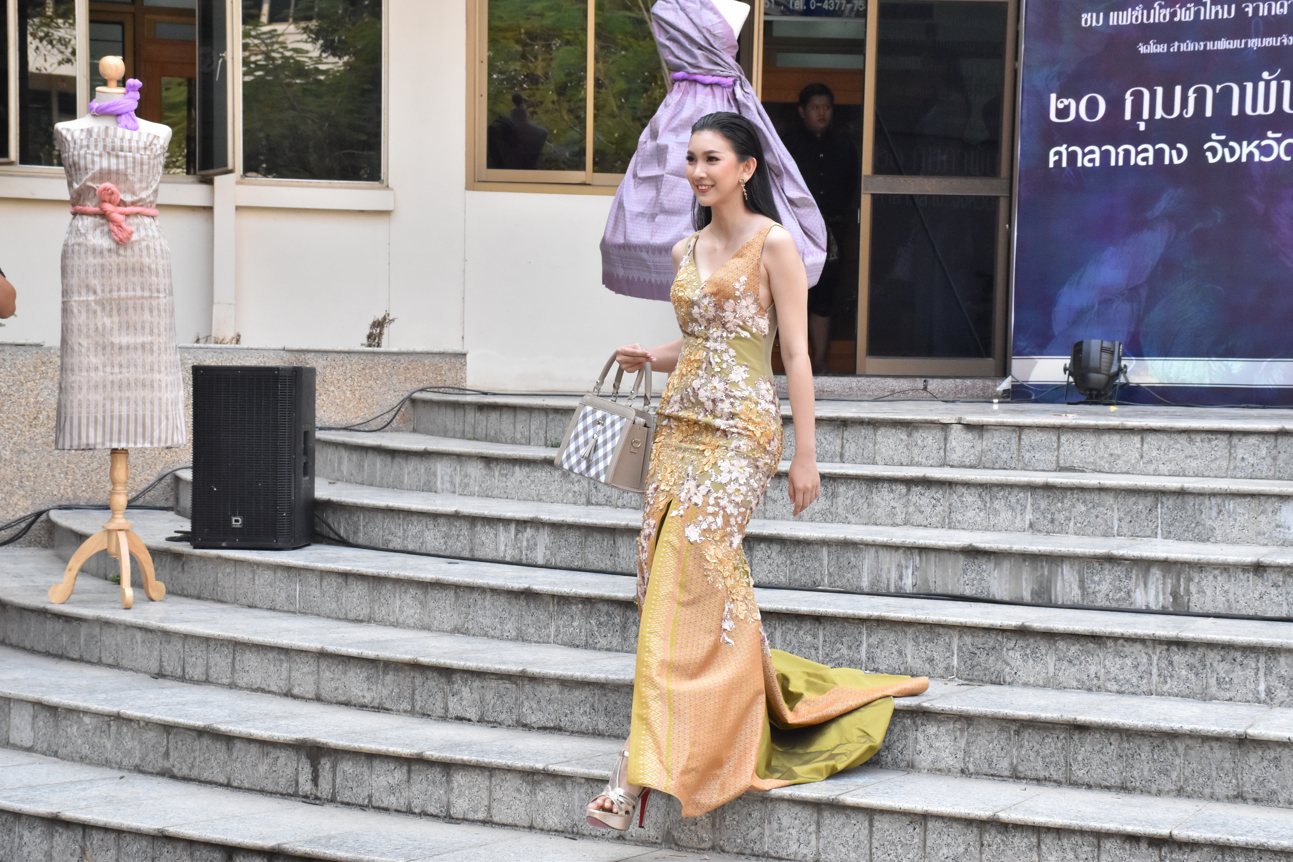 20 กุมภาพันธ์ 2561 การแถลงข่าวงาน “ร้อยแก่นสารสินธุ์ งานศิลป์แห่งแผ่นดิน ถิ่นแพรไหม” มหกรรมแสดงแฟชั่นและจำหน่ายผ้าไหมกลุ่มจังหวัดร้อยแก่นสารสินธุ์ งานจำหน่ายสินค้า OTOP จังหวัดมหาสารคาม