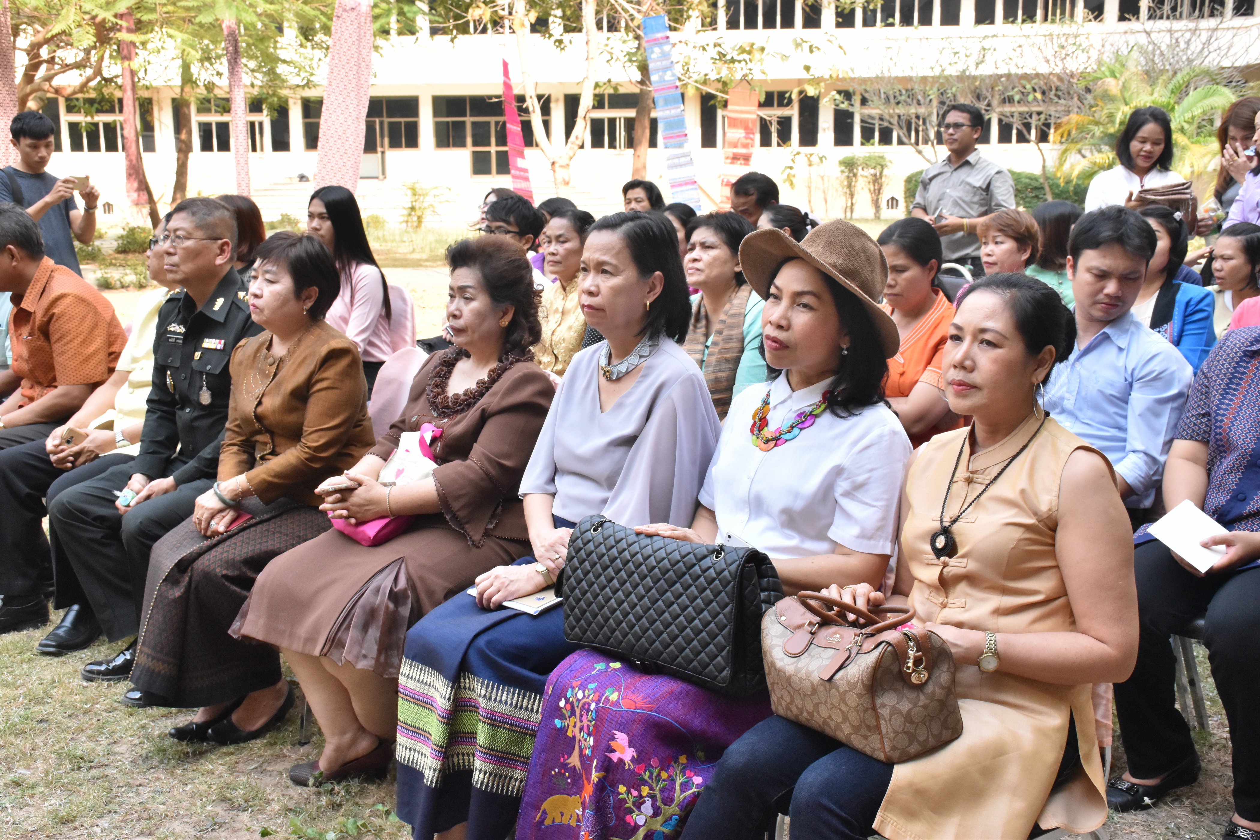 20 กุมภาพันธ์ 2561 การแถลงข่าวงาน “ร้อยแก่นสารสินธุ์ งานศิลป์แห่งแผ่นดิน ถิ่นแพรไหม” มหกรรมแสดงแฟชั่นและจำหน่ายผ้าไหมกลุ่มจังหวัดร้อยแก่นสารสินธุ์ งานจำหน่ายสินค้า OTOP จังหวัดมหาสารคาม
