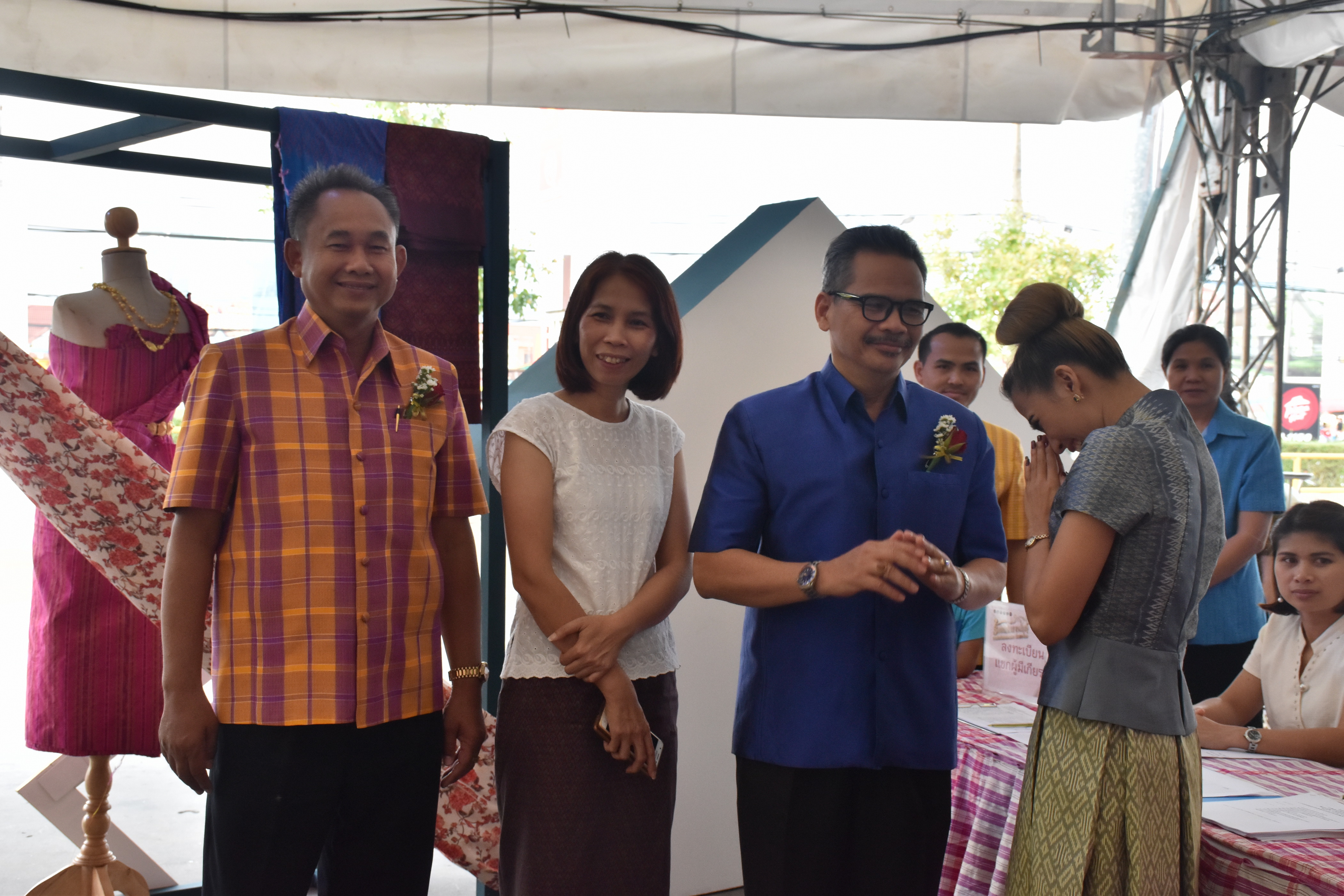 23 กุมภาพันธ์ 2561 งาน “ร้อยแก่นสารสินธุ์ งานศิลป์แห่งแผ่นดิน ถิ่นแพรไหม” มหกรรมแสดงแฟชั่นและจำหน่ายผ้าไหมกลุ่มจังหวัดร้อยแก่นสารสินธุ์ งานจำหน่ายสินค้า OTOP จังหวัดมหาสารคาม
