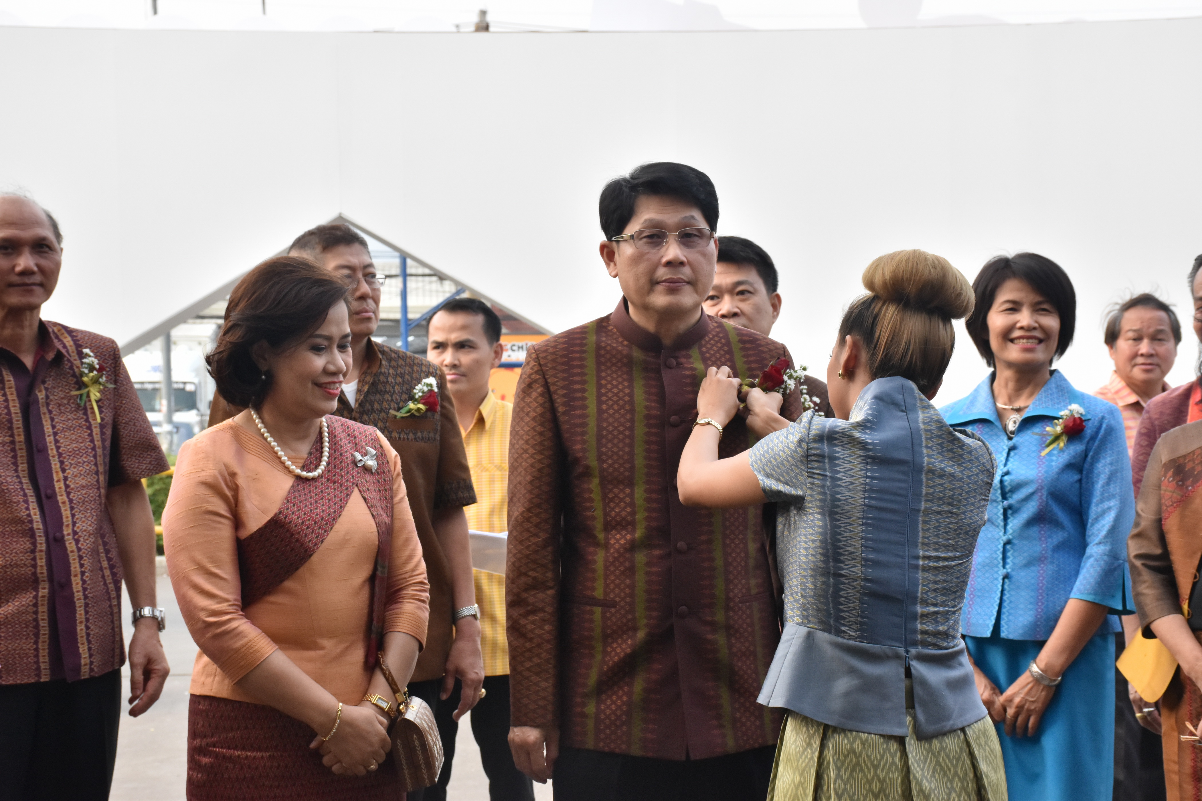 23 กุมภาพันธ์ 2561 งาน “ร้อยแก่นสารสินธุ์ งานศิลป์แห่งแผ่นดิน ถิ่นแพรไหม” มหกรรมแสดงแฟชั่นและจำหน่ายผ้าไหมกลุ่มจังหวัดร้อยแก่นสารสินธุ์ งานจำหน่ายสินค้า OTOP จังหวัดมหาสารคาม