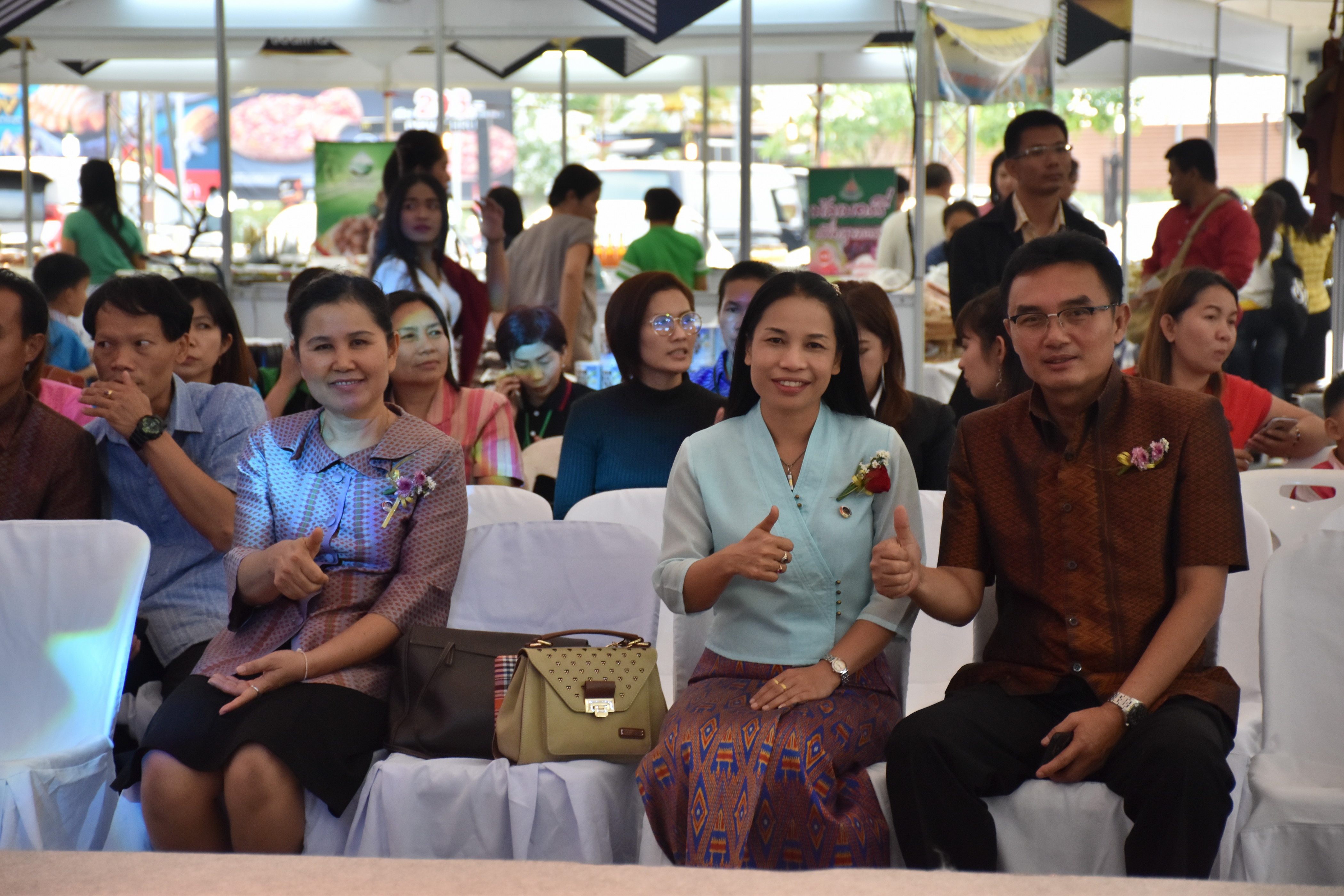 23 กุมภาพันธ์ 2561 งาน “ร้อยแก่นสารสินธุ์ งานศิลป์แห่งแผ่นดิน ถิ่นแพรไหม” มหกรรมแสดงแฟชั่นและจำหน่ายผ้าไหมกลุ่มจังหวัดร้อยแก่นสารสินธุ์ งานจำหน่ายสินค้า OTOP จังหวัดมหาสารคาม