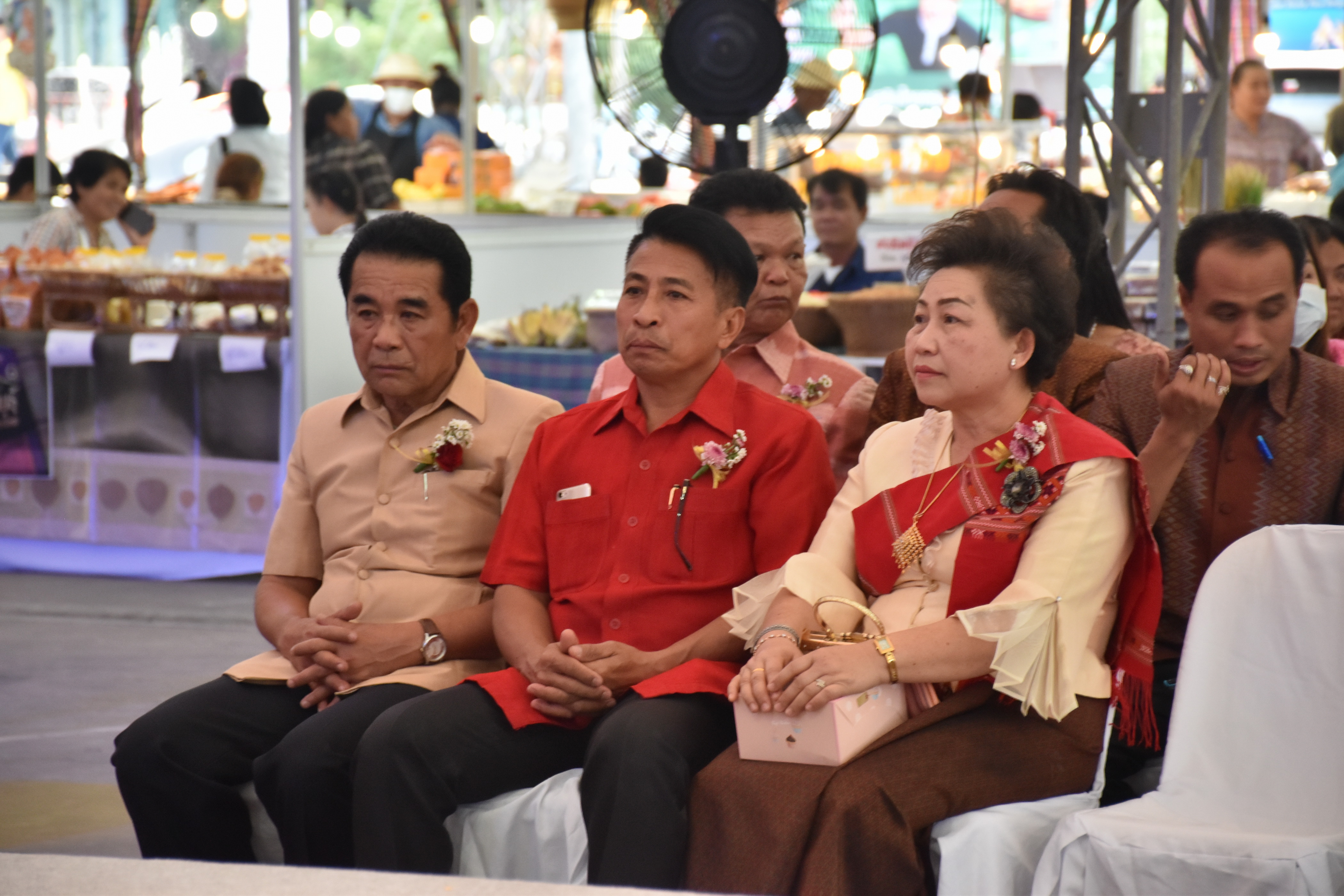 23 กุมภาพันธ์ 2561 งาน “ร้อยแก่นสารสินธุ์ งานศิลป์แห่งแผ่นดิน ถิ่นแพรไหม” มหกรรมแสดงแฟชั่นและจำหน่ายผ้าไหมกลุ่มจังหวัดร้อยแก่นสารสินธุ์ งานจำหน่ายสินค้า OTOP จังหวัดมหาสารคาม