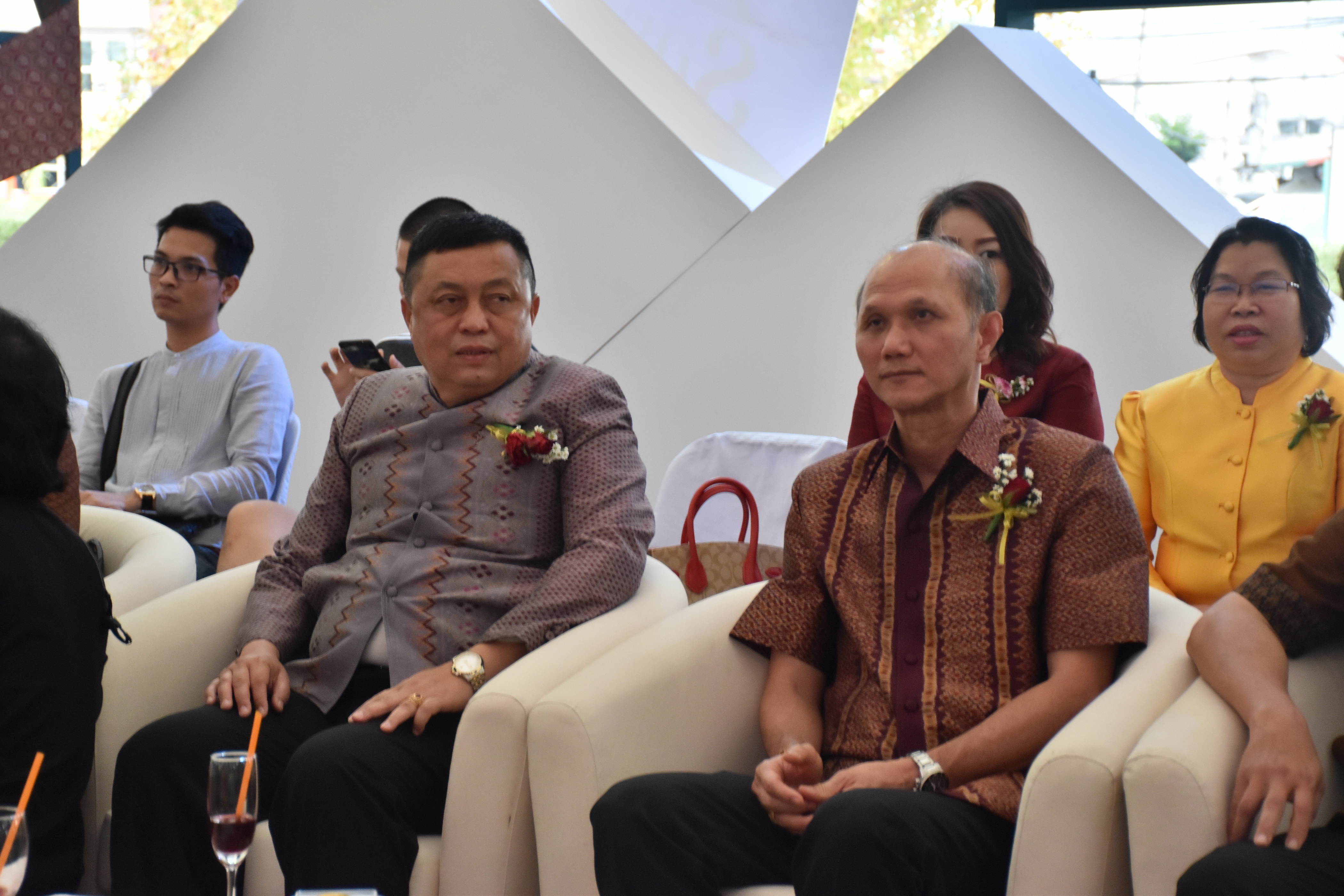 23 กุมภาพันธ์ 2561 งาน “ร้อยแก่นสารสินธุ์ งานศิลป์แห่งแผ่นดิน ถิ่นแพรไหม” มหกรรมแสดงแฟชั่นและจำหน่ายผ้าไหมกลุ่มจังหวัดร้อยแก่นสารสินธุ์ งานจำหน่ายสินค้า OTOP จังหวัดมหาสารคาม