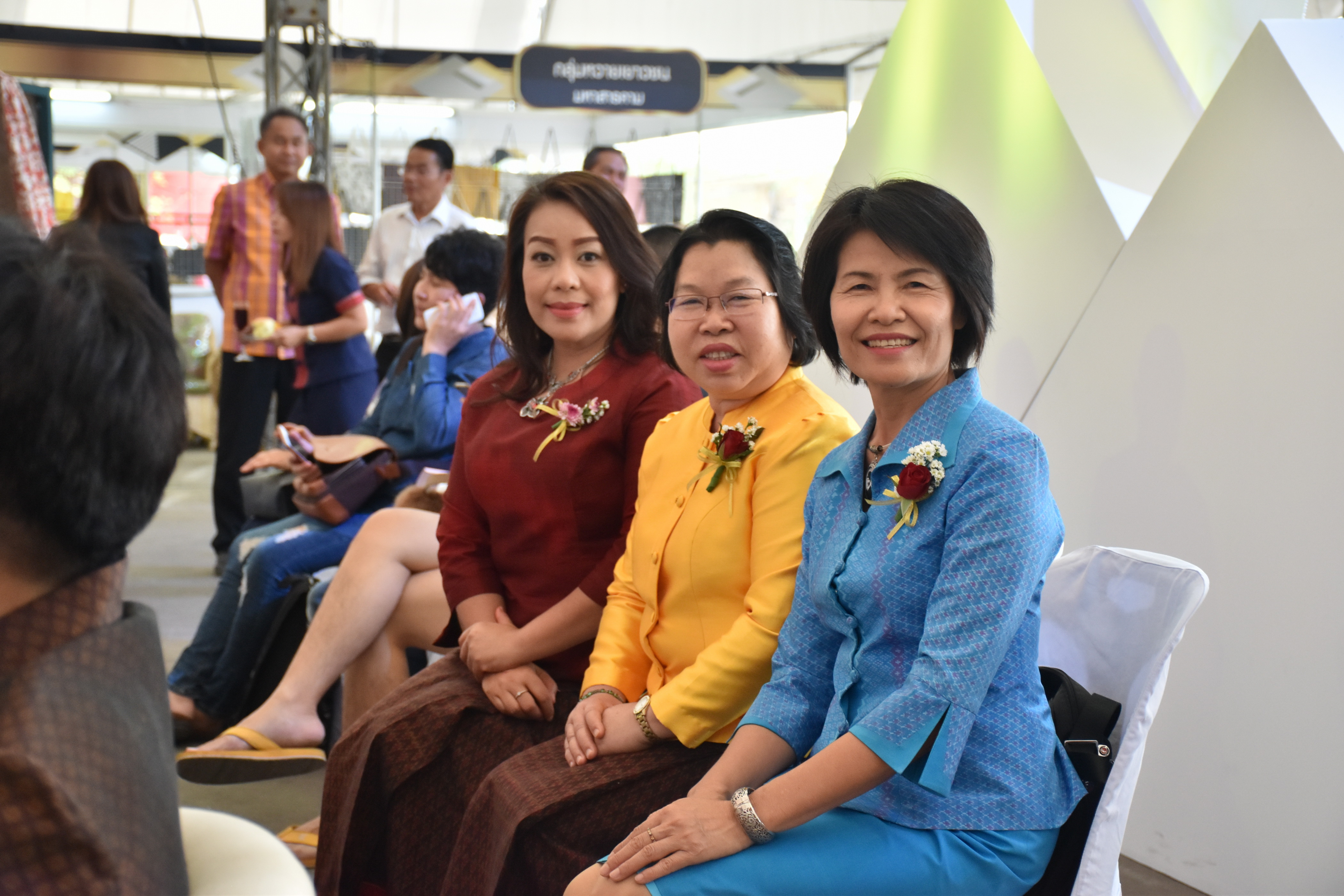 23 กุมภาพันธ์ 2561 งาน “ร้อยแก่นสารสินธุ์ งานศิลป์แห่งแผ่นดิน ถิ่นแพรไหม” มหกรรมแสดงแฟชั่นและจำหน่ายผ้าไหมกลุ่มจังหวัดร้อยแก่นสารสินธุ์ งานจำหน่ายสินค้า OTOP จังหวัดมหาสารคาม