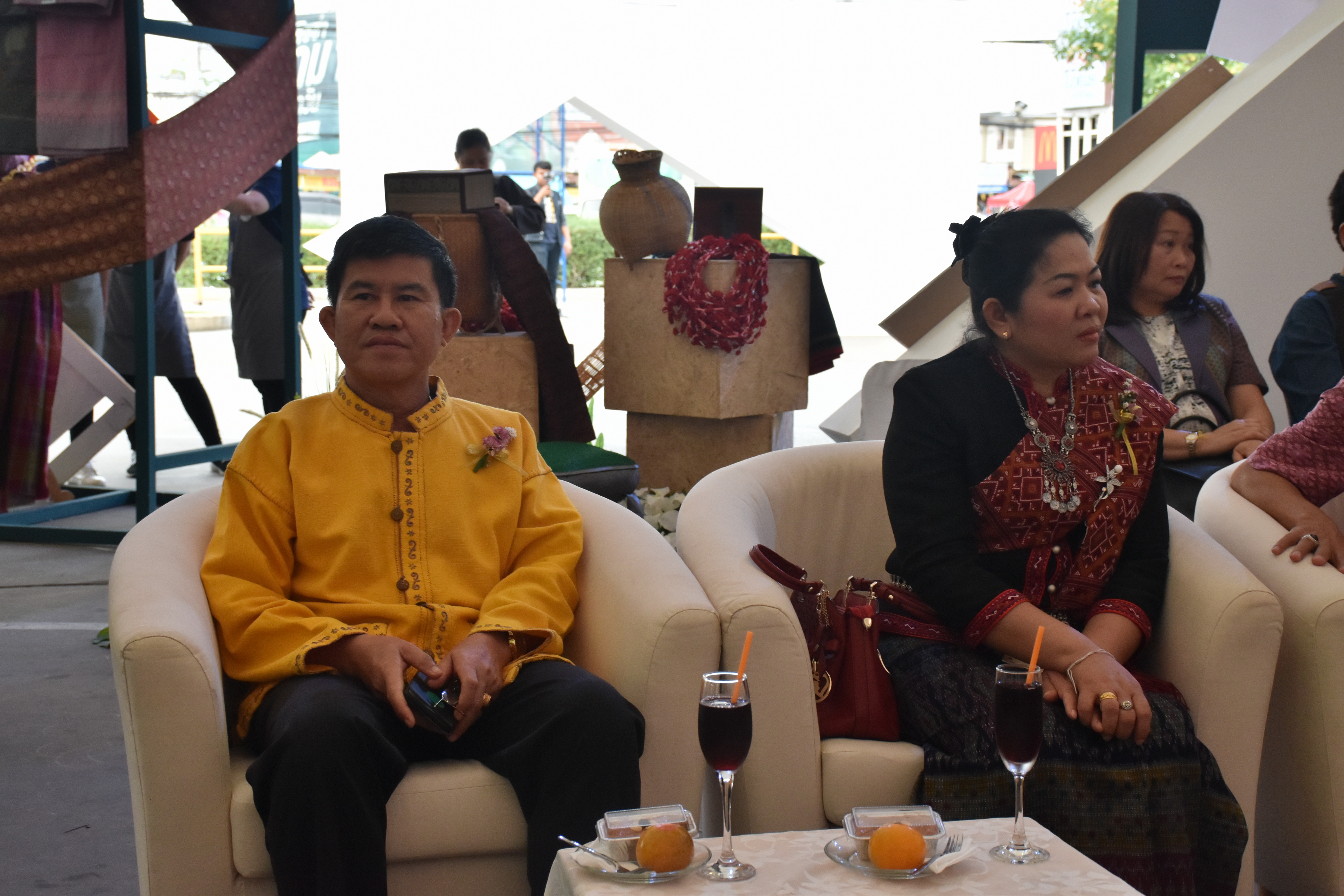 23 กุมภาพันธ์ 2561 งาน “ร้อยแก่นสารสินธุ์ งานศิลป์แห่งแผ่นดิน ถิ่นแพรไหม” มหกรรมแสดงแฟชั่นและจำหน่ายผ้าไหมกลุ่มจังหวัดร้อยแก่นสารสินธุ์ งานจำหน่ายสินค้า OTOP จังหวัดมหาสารคาม
