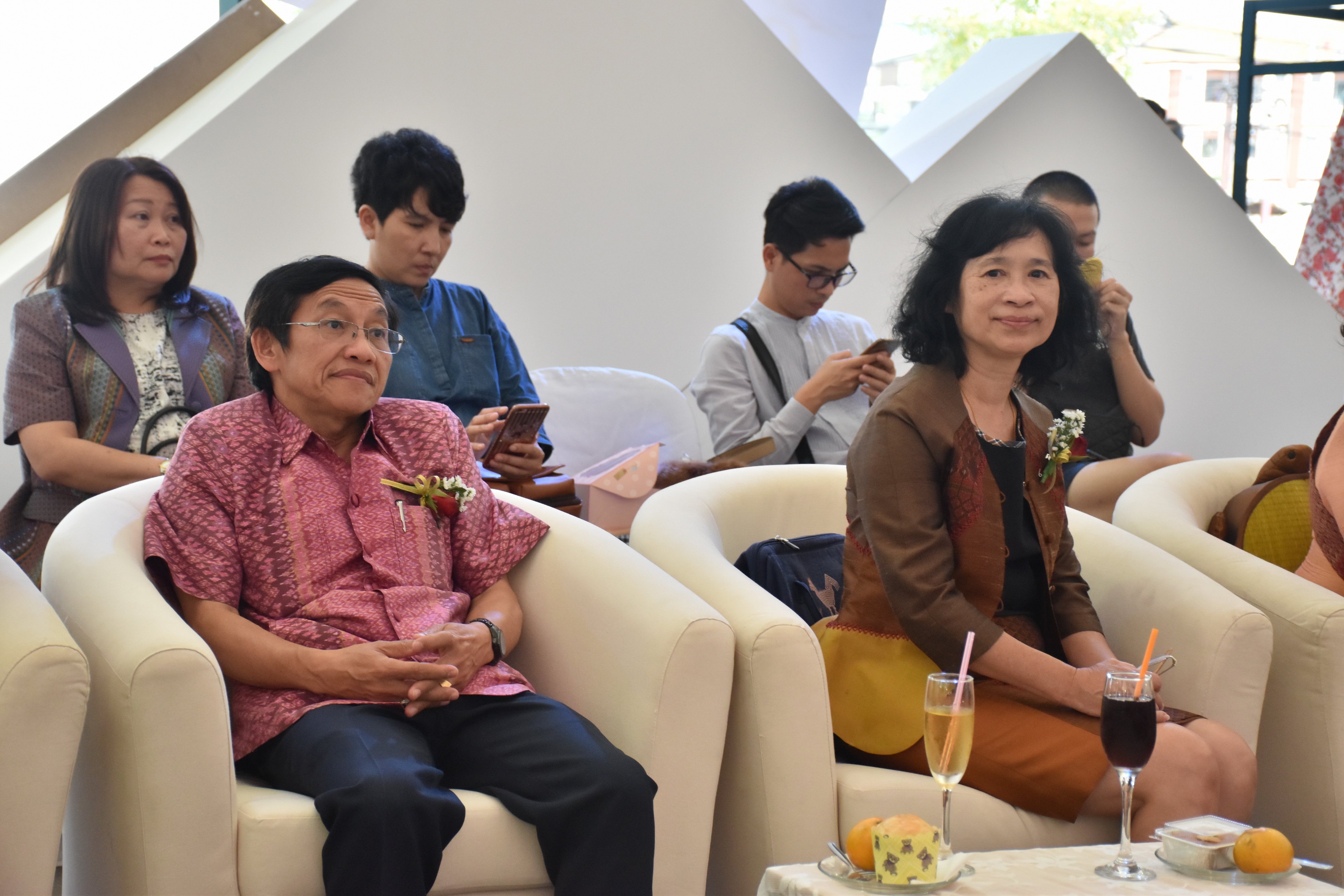 23 กุมภาพันธ์ 2561 งาน “ร้อยแก่นสารสินธุ์ งานศิลป์แห่งแผ่นดิน ถิ่นแพรไหม” มหกรรมแสดงแฟชั่นและจำหน่ายผ้าไหมกลุ่มจังหวัดร้อยแก่นสารสินธุ์ งานจำหน่ายสินค้า OTOP จังหวัดมหาสารคาม