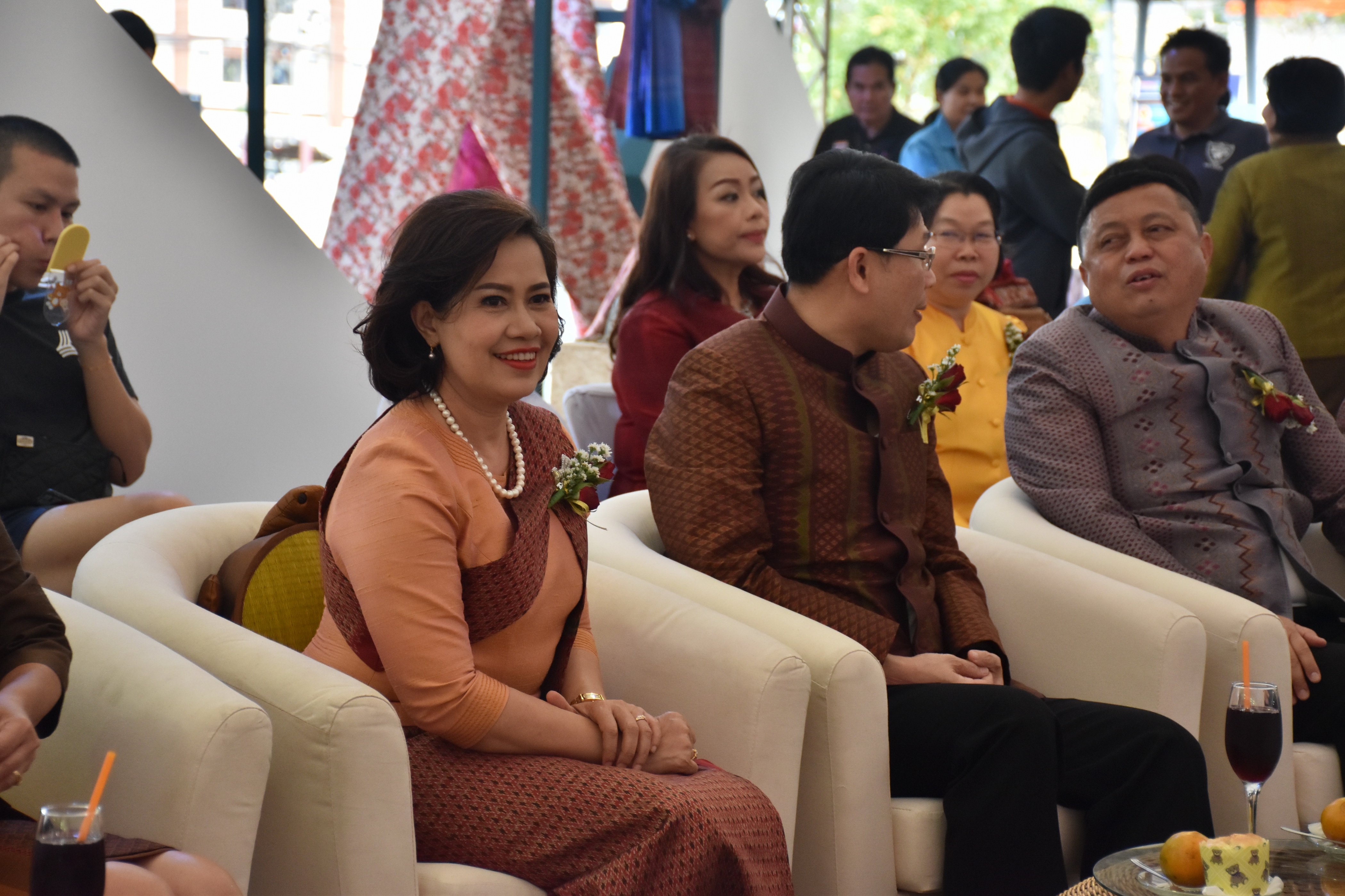 23 กุมภาพันธ์ 2561 งาน “ร้อยแก่นสารสินธุ์ งานศิลป์แห่งแผ่นดิน ถิ่นแพรไหม” มหกรรมแสดงแฟชั่นและจำหน่ายผ้าไหมกลุ่มจังหวัดร้อยแก่นสารสินธุ์ งานจำหน่ายสินค้า OTOP จังหวัดมหาสารคาม