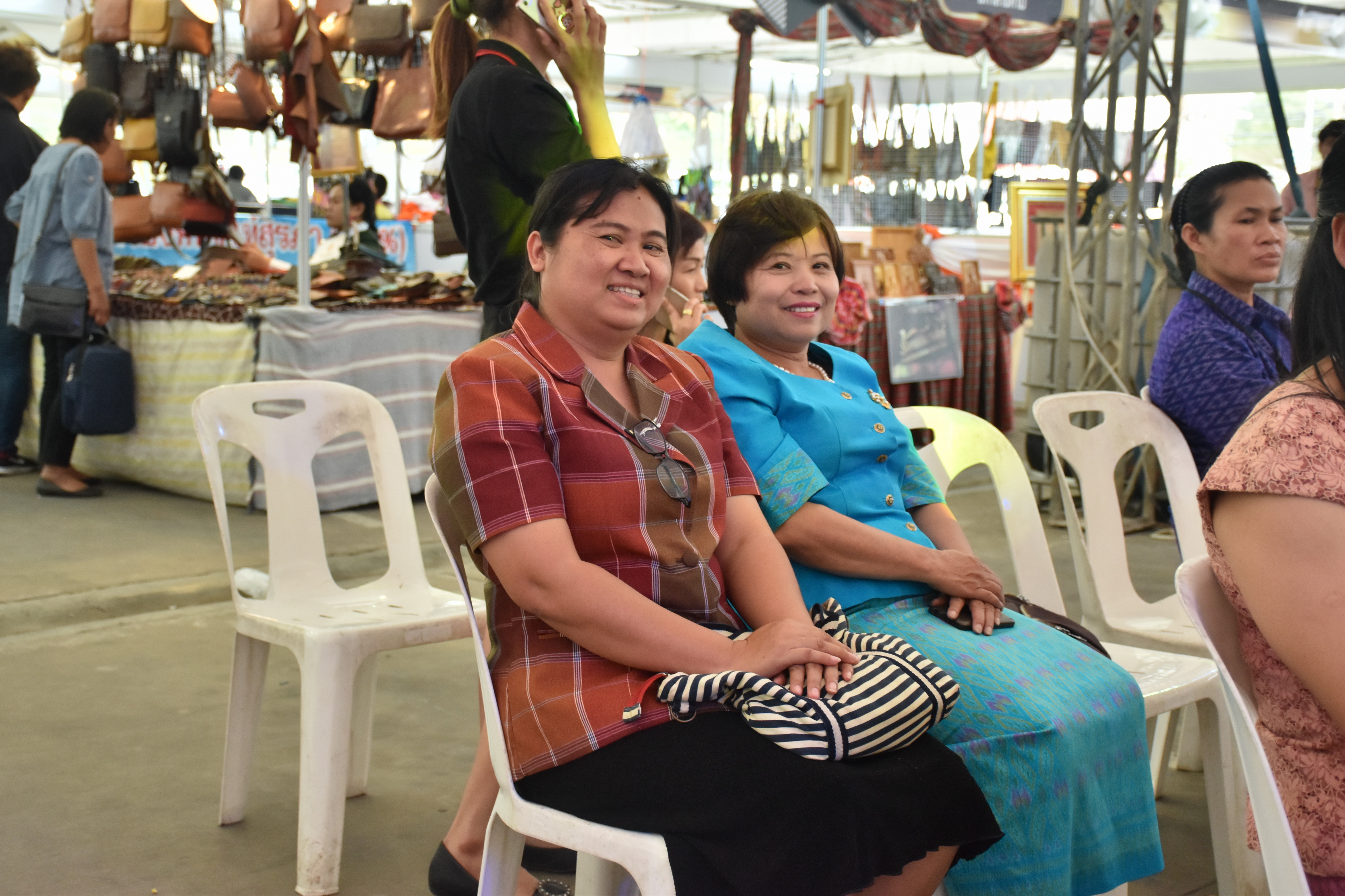 23 กุมภาพันธ์ 2561 งาน “ร้อยแก่นสารสินธุ์ งานศิลป์แห่งแผ่นดิน ถิ่นแพรไหม” มหกรรมแสดงแฟชั่นและจำหน่ายผ้าไหมกลุ่มจังหวัดร้อยแก่นสารสินธุ์ งานจำหน่ายสินค้า OTOP จังหวัดมหาสารคาม