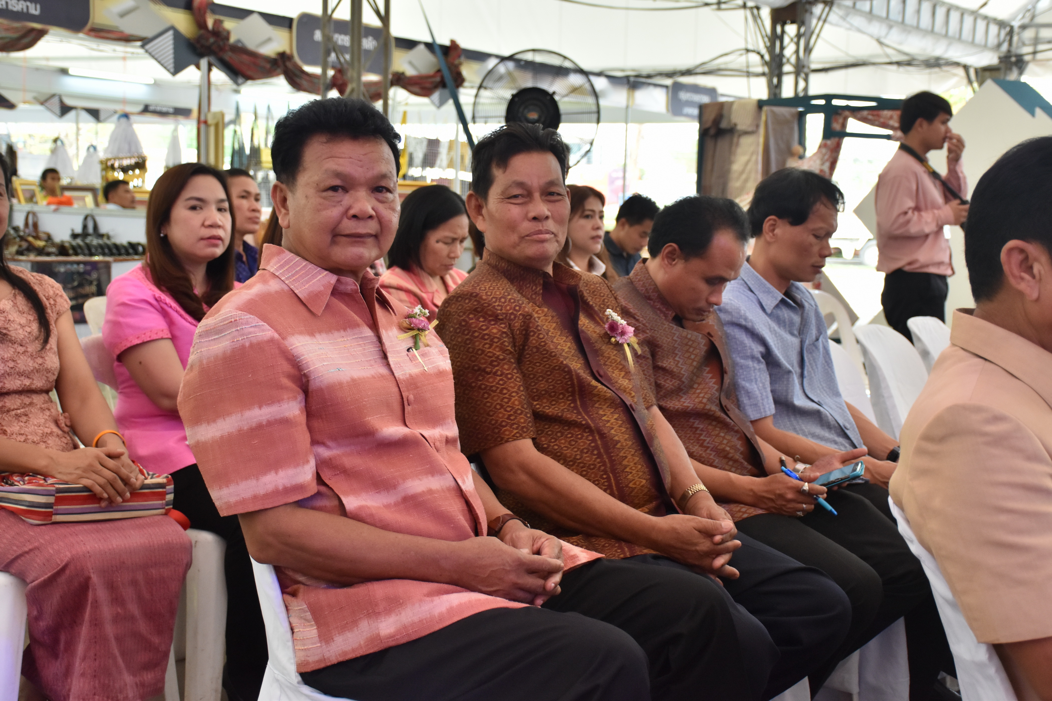 23 กุมภาพันธ์ 2561 งาน “ร้อยแก่นสารสินธุ์ งานศิลป์แห่งแผ่นดิน ถิ่นแพรไหม” มหกรรมแสดงแฟชั่นและจำหน่ายผ้าไหมกลุ่มจังหวัดร้อยแก่นสารสินธุ์ งานจำหน่ายสินค้า OTOP จังหวัดมหาสารคาม